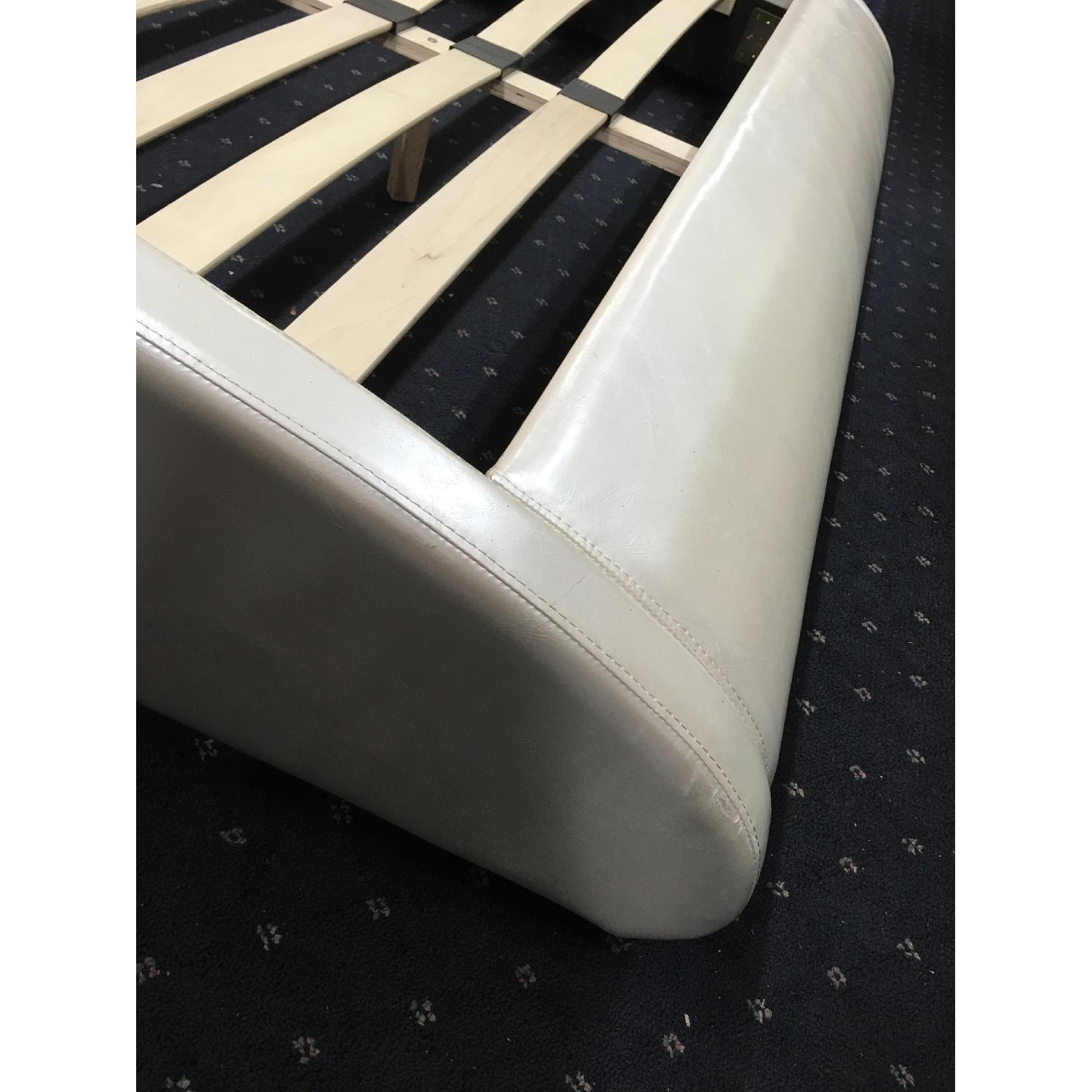 Queen Platform Bed - image-9