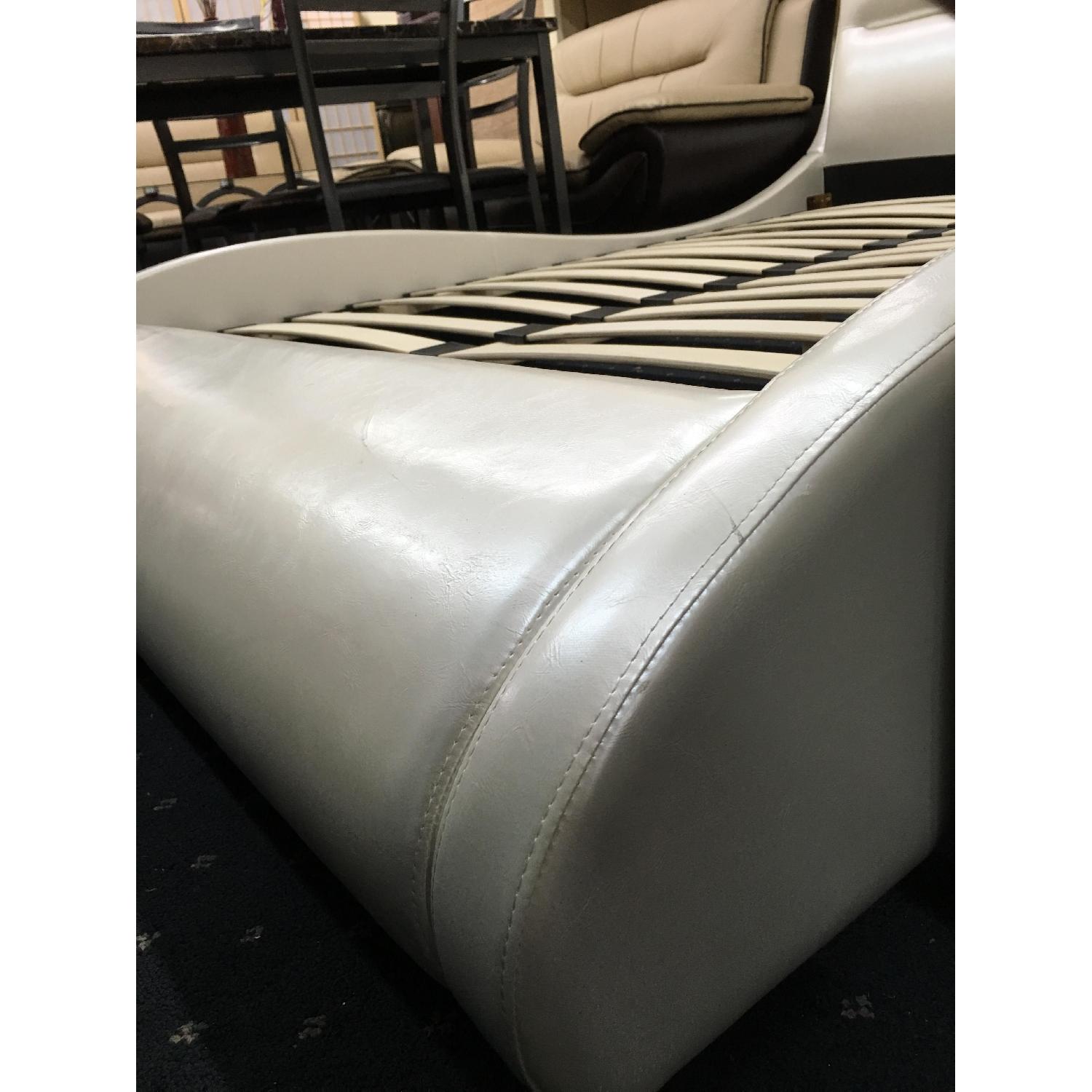 Queen Platform Bed - image-10