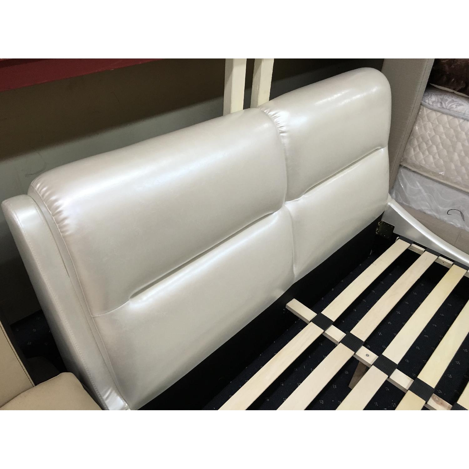 Queen Platform Bed - image-11