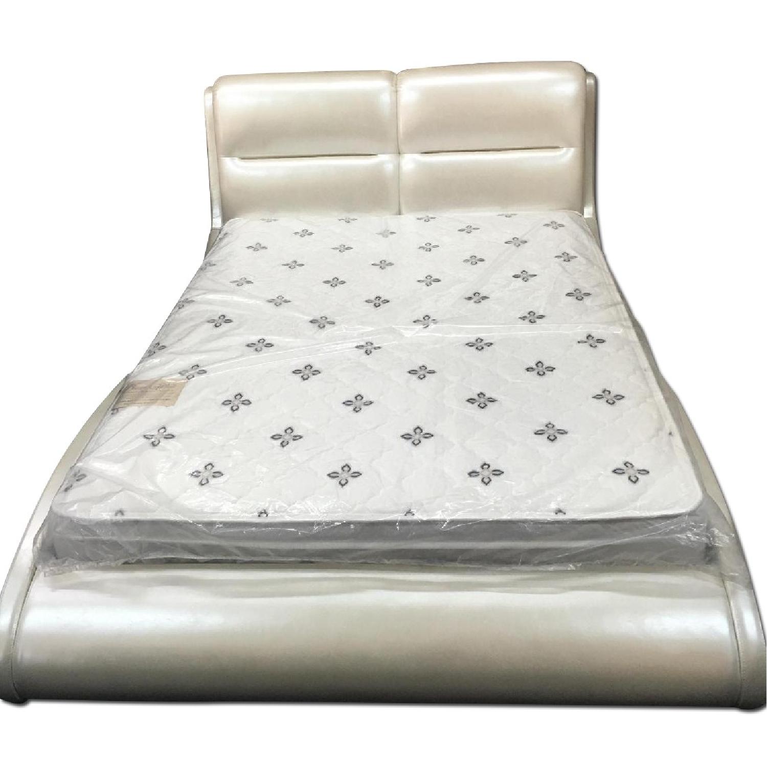 Queen Platform Bed - image-0
