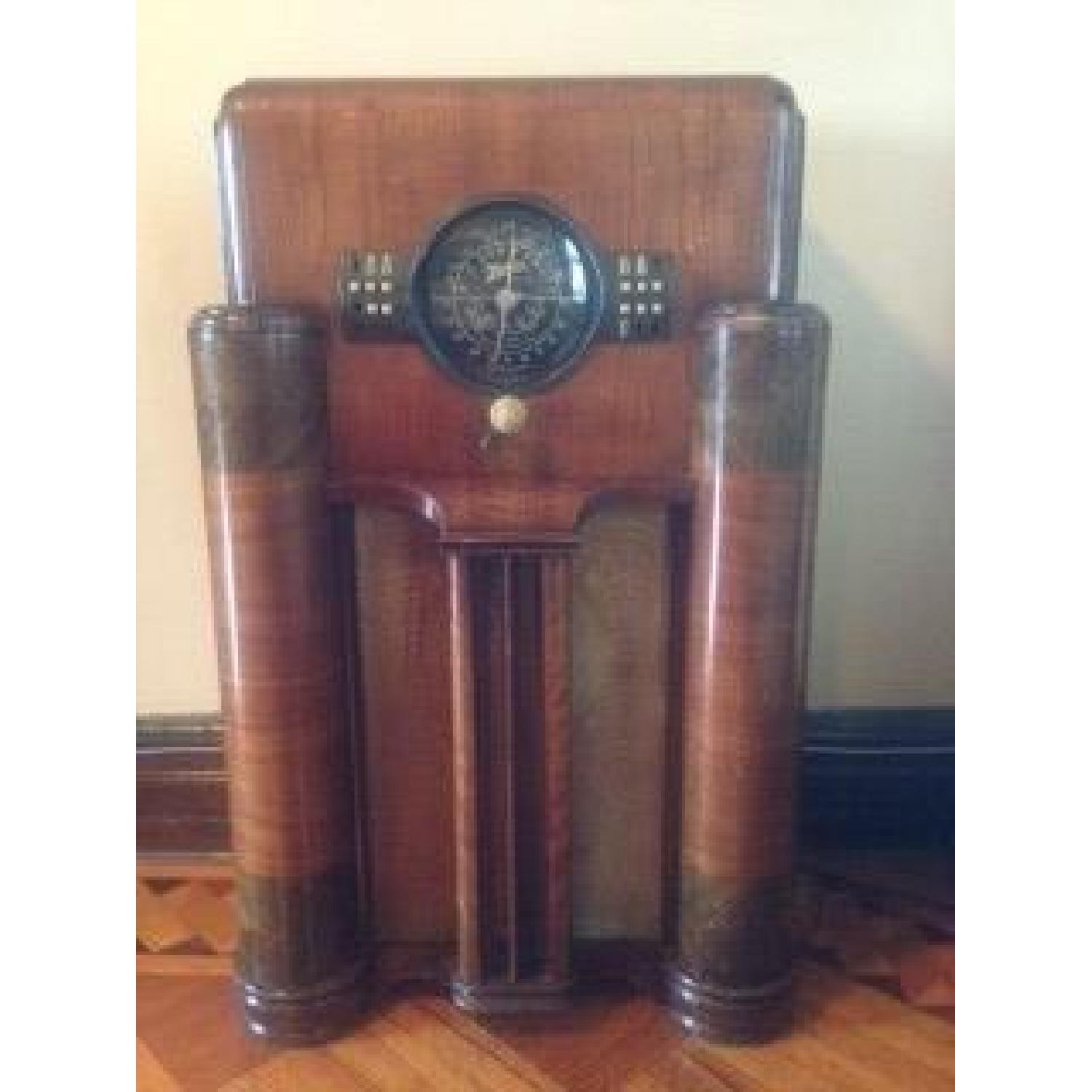 1940 Zenith Radio - image-3