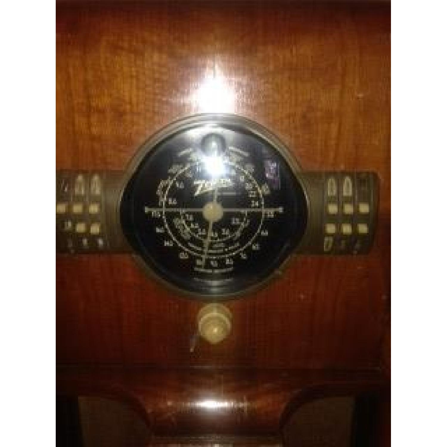 1940 Zenith Radio - image-4