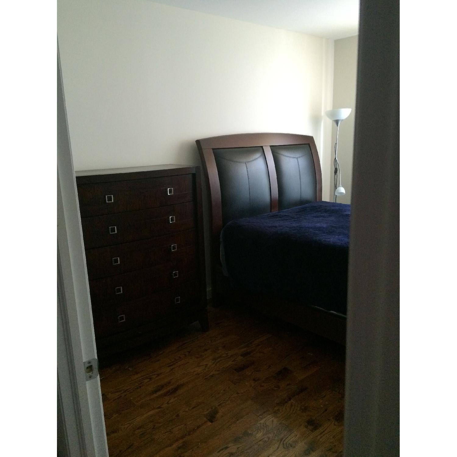 Raymour & Flanigan Queen Bedroom Set - image-1