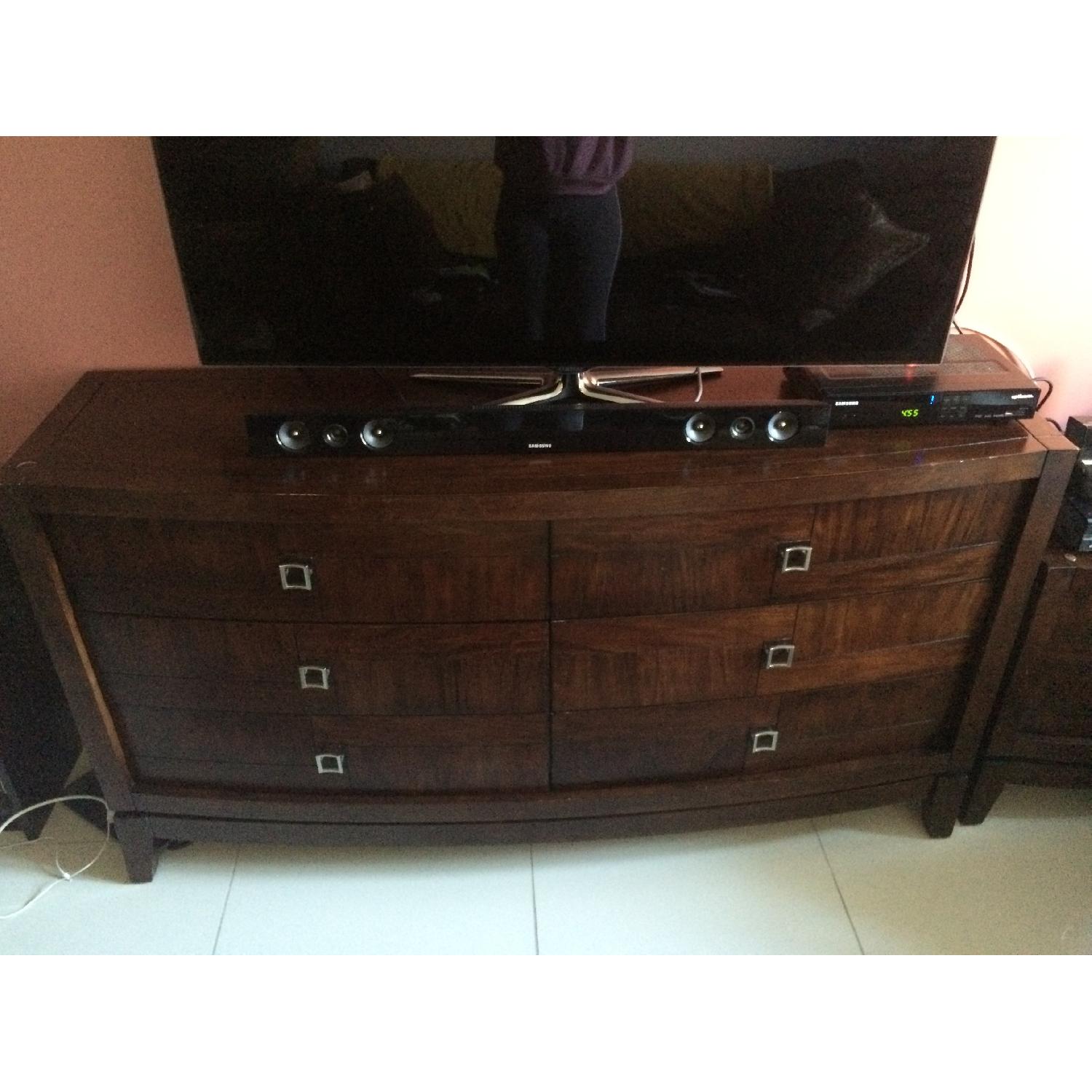 Raymour & Flanigan Queen Bedroom Set - image-4