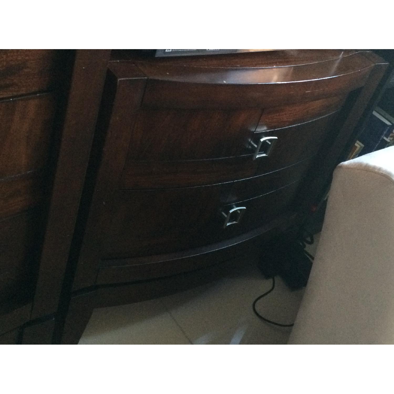 Raymour & Flanigan Queen Bedroom Set - image-5