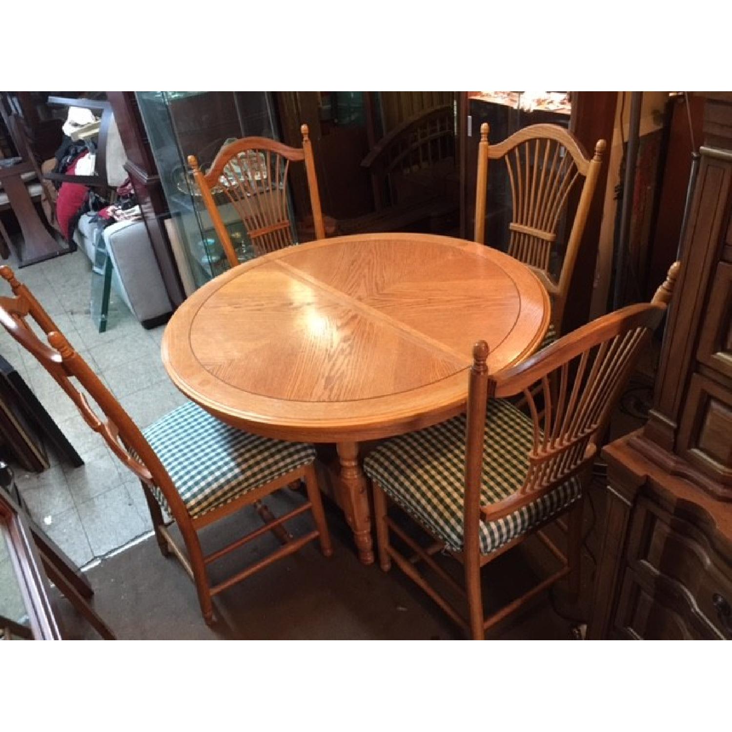 Kitchen Table w/ 4 Chairs - AptDeco