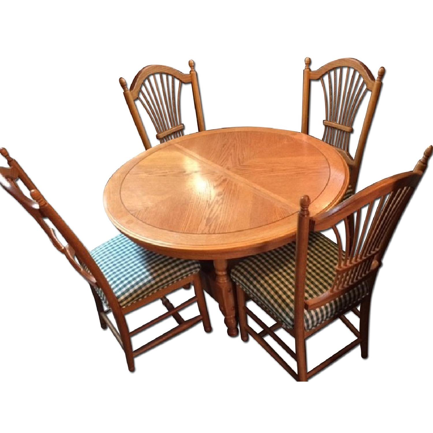 Kitchen Table w/ 4 Chairs - AptDeco