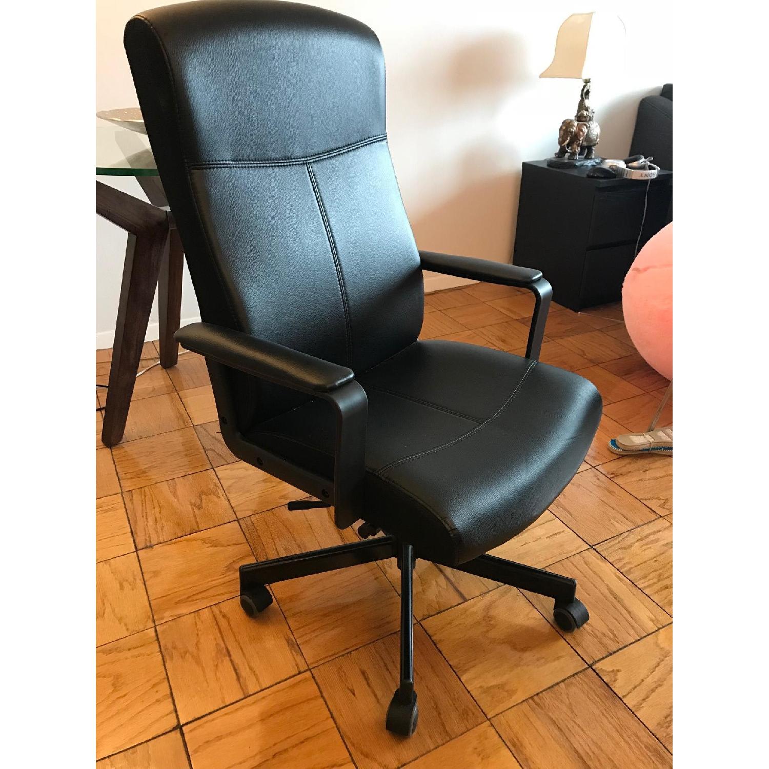 Ikea Micke Black Desk & Swivel Desk Chair AptDeco