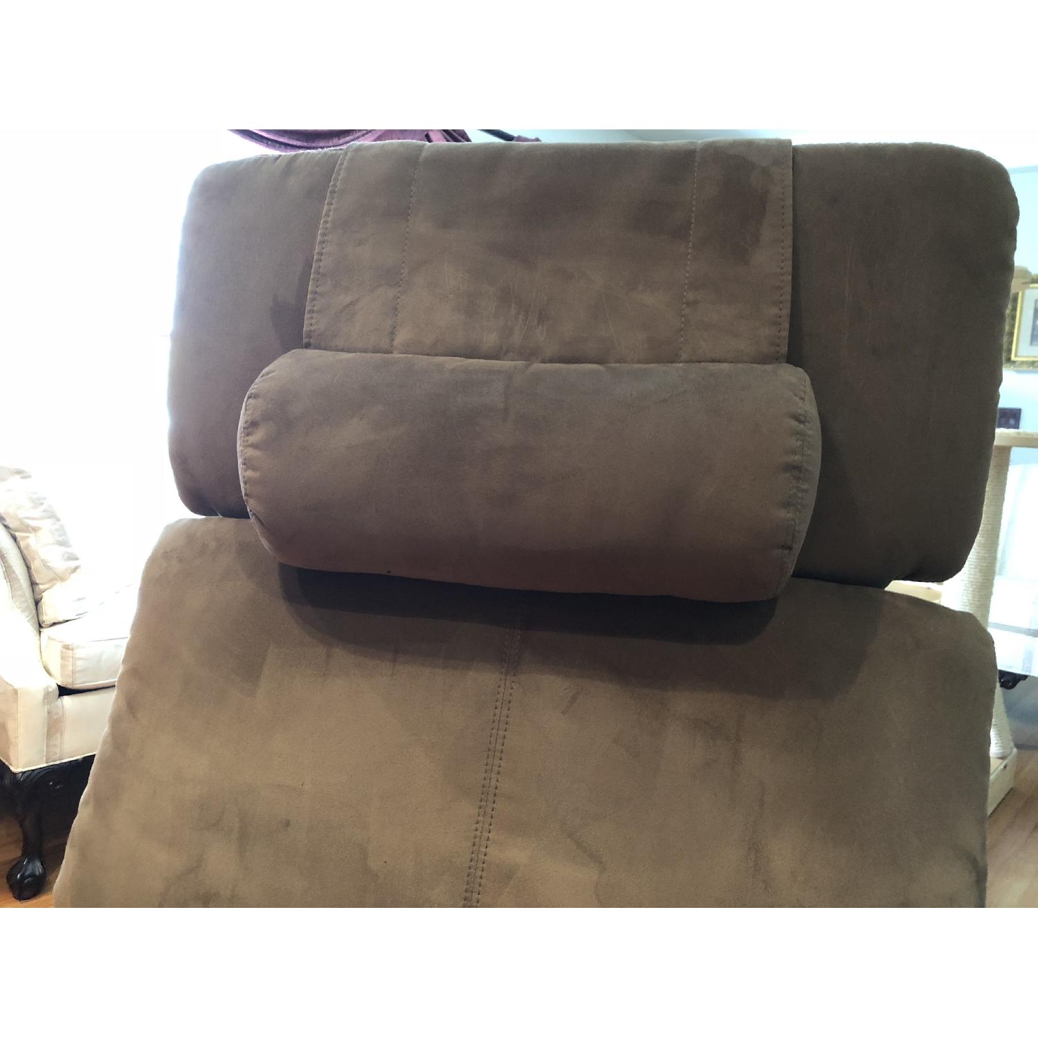 Human Touch Zero Gravity Perfect Chair/Recliner - image-3