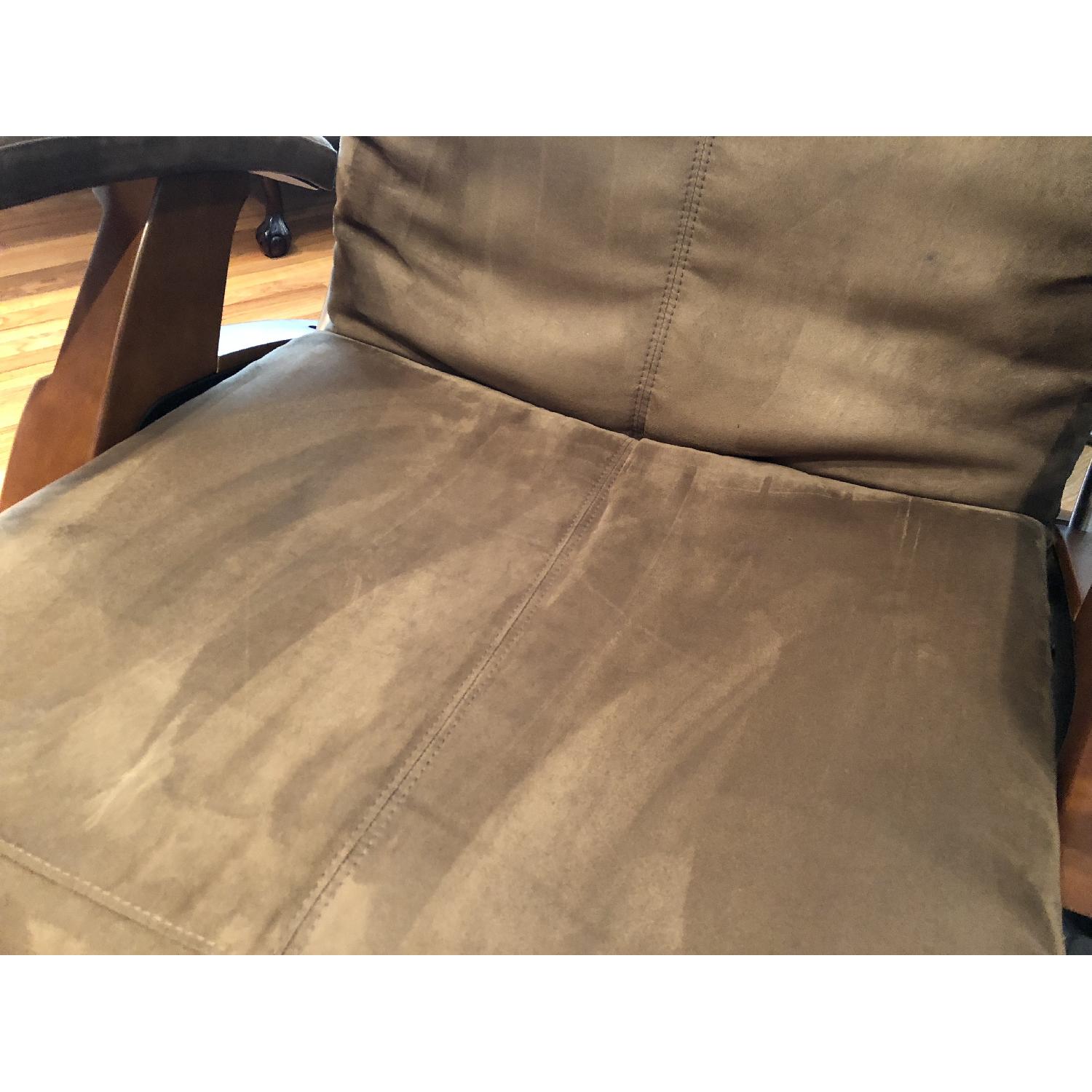 Human Touch Zero Gravity Perfect Chair/Recliner - image-4