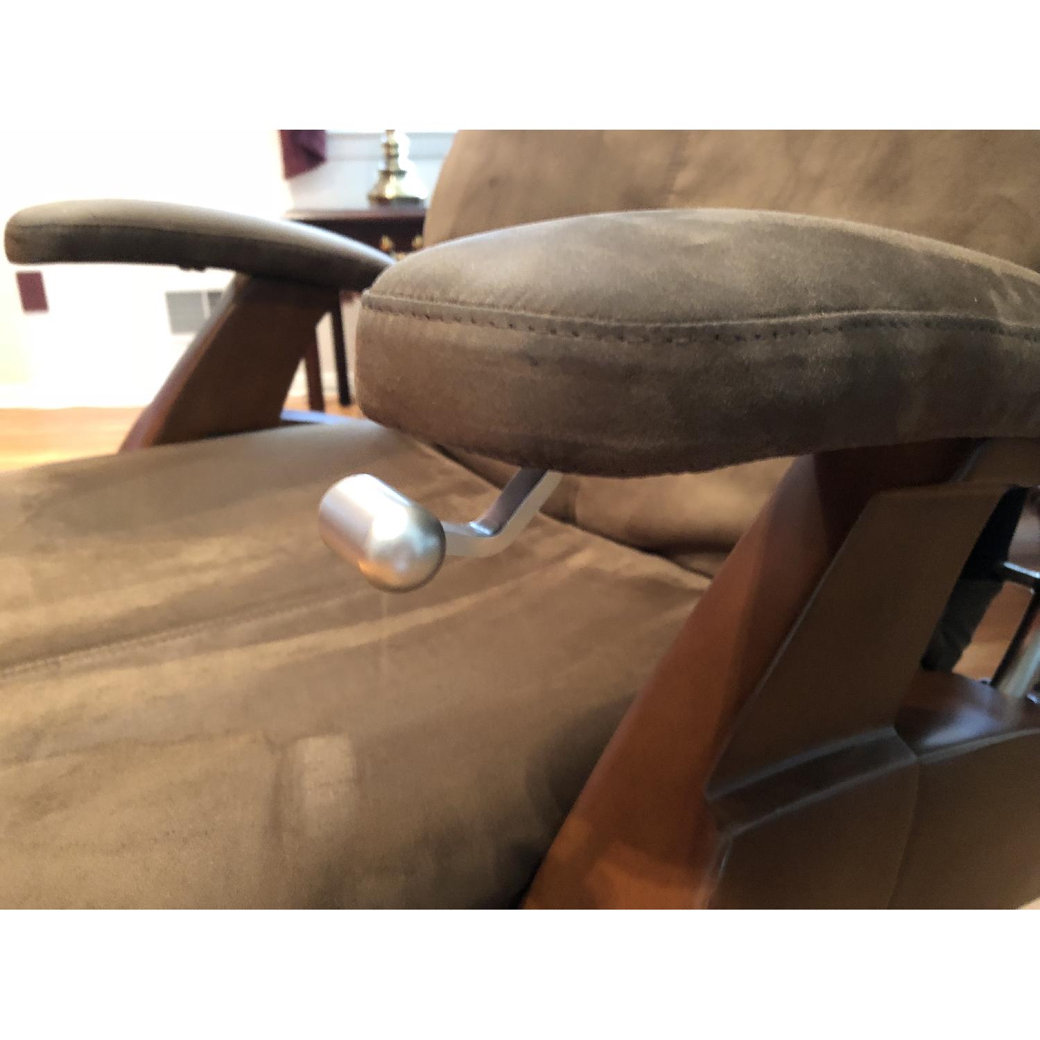 Human Touch Zero Gravity Perfect Chair/Recliner - image-5