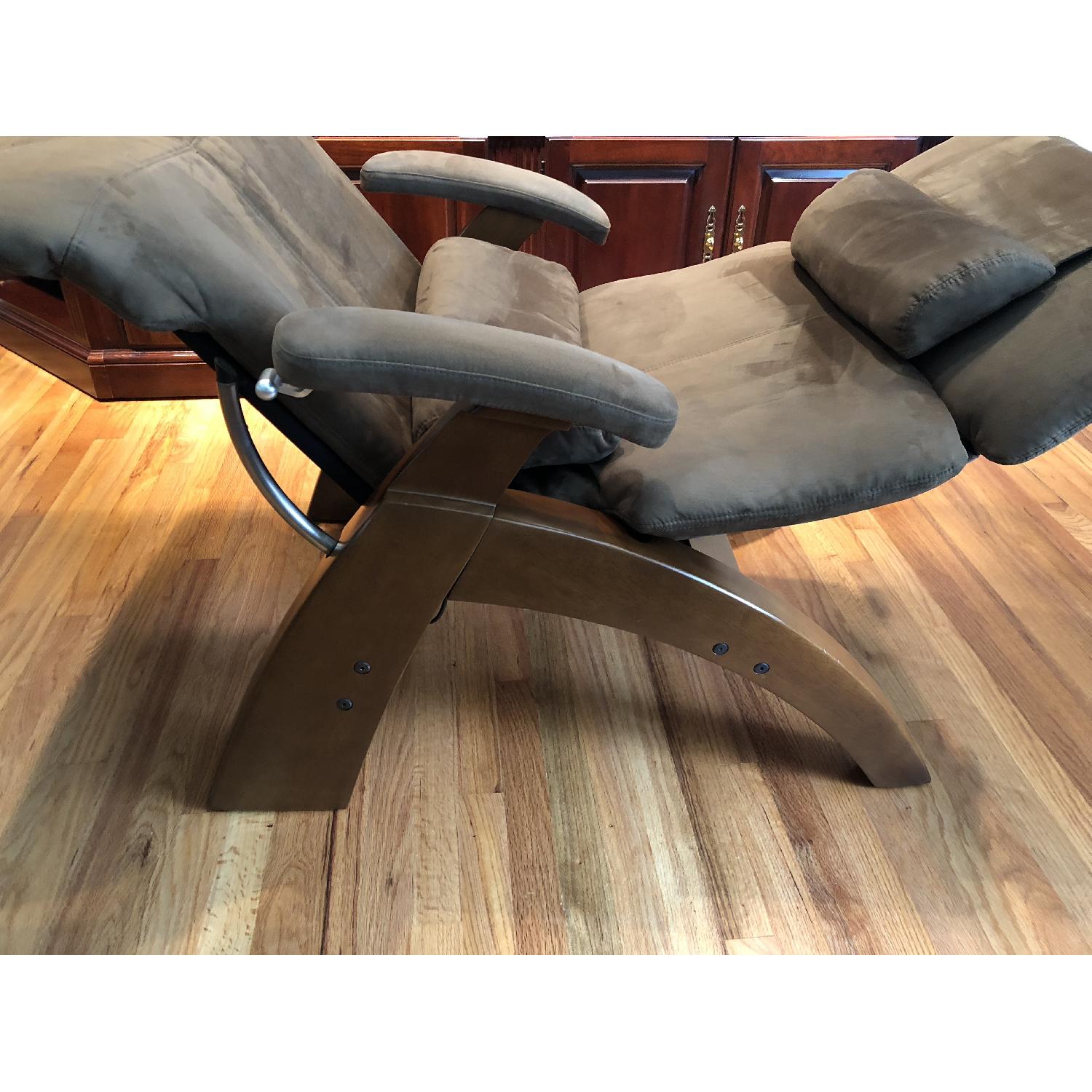 Human Touch Zero Gravity Perfect Chair/Recliner - image-19