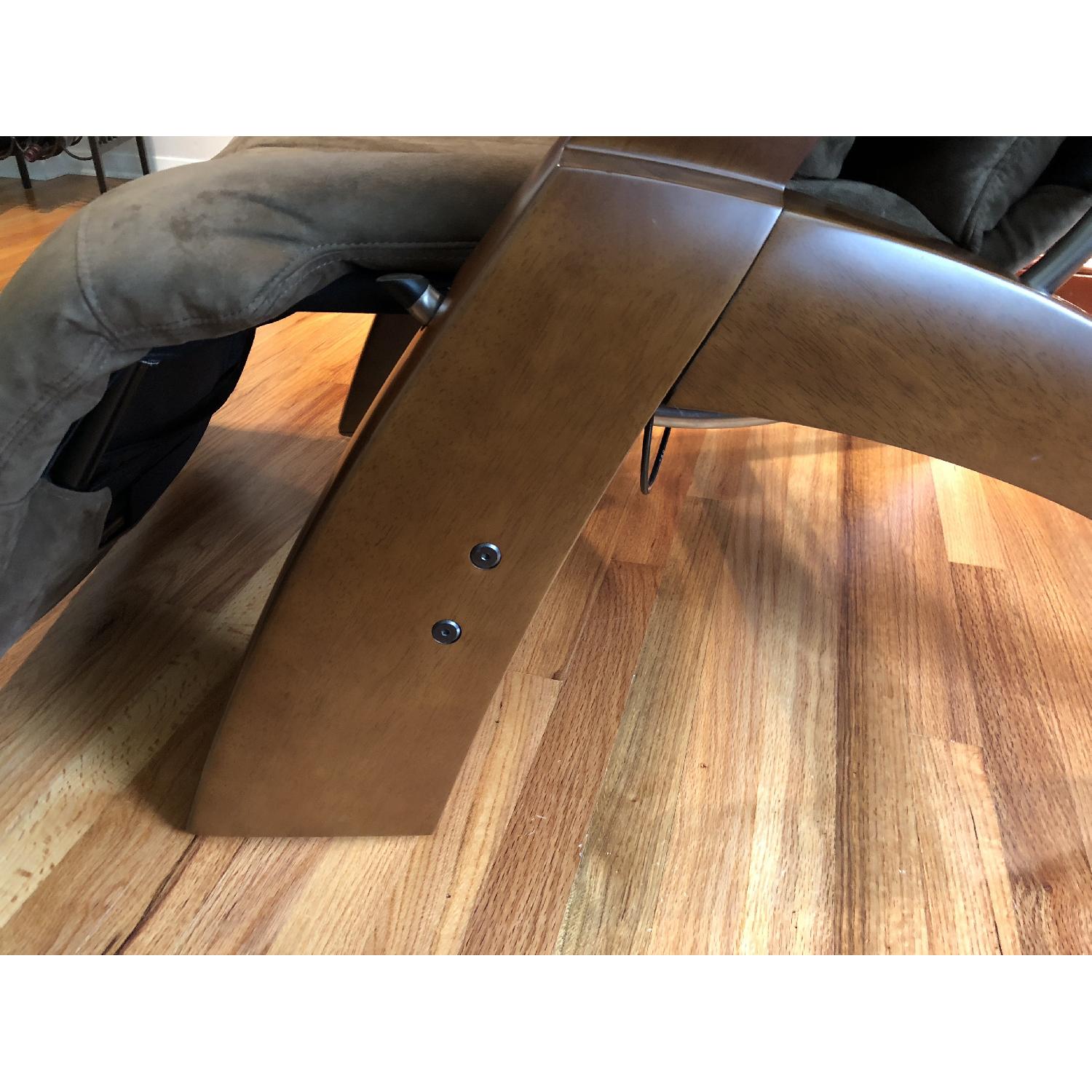 Human Touch Zero Gravity Perfect Chair/Recliner - image-20