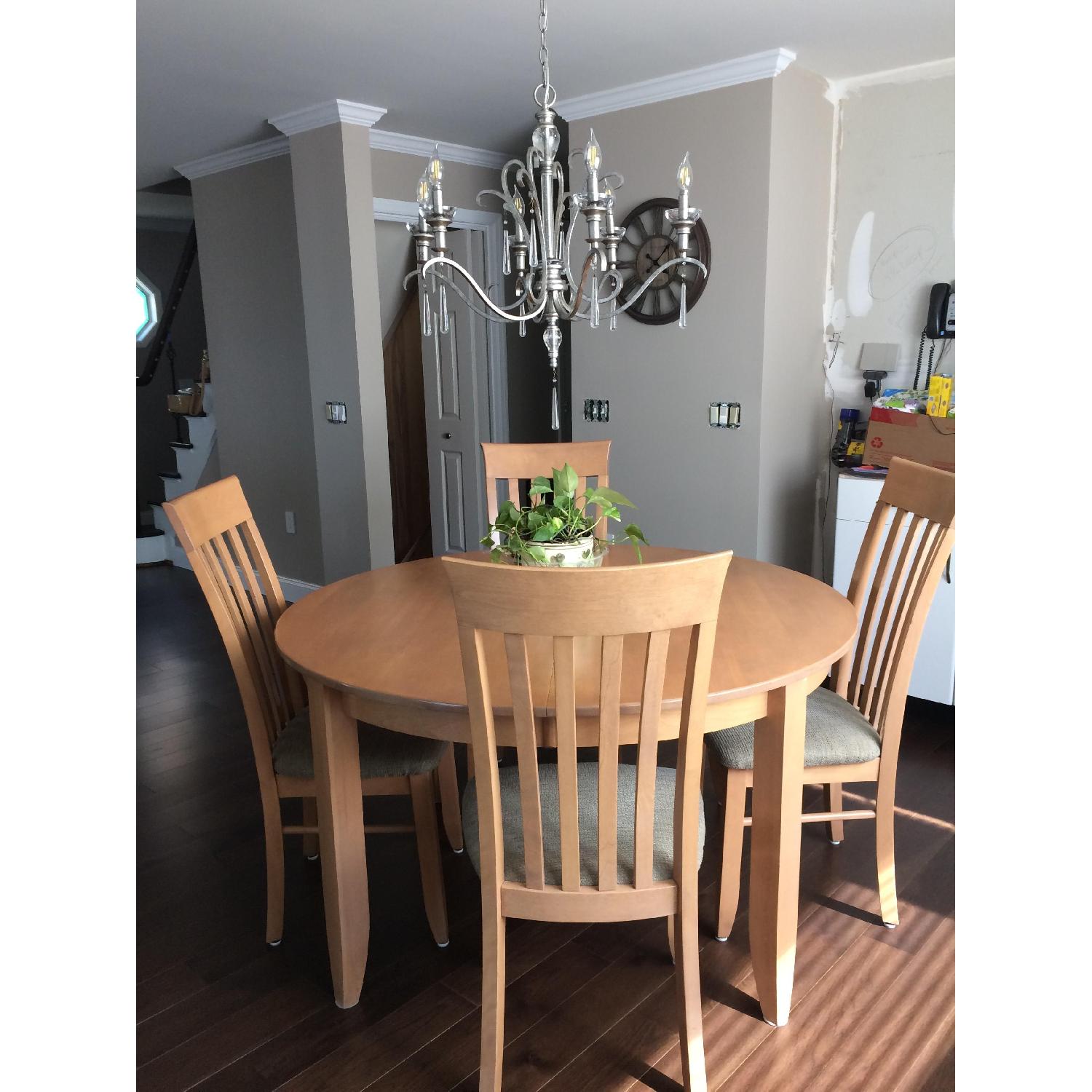 Canadel Round Expandable Maple Table w/ 4 Chairs AptDeco