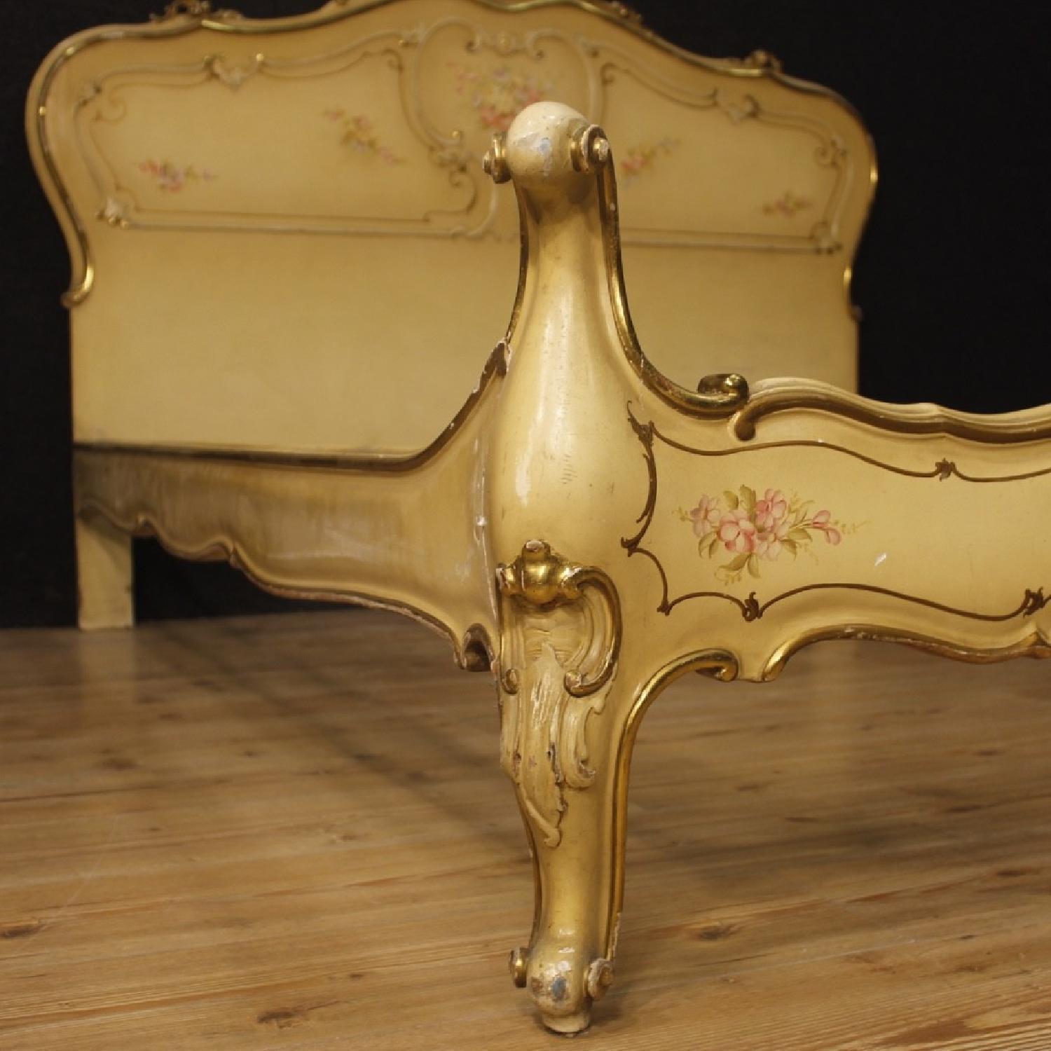 Venetian Double Bed in Lacquered & Painted Wood - image-2