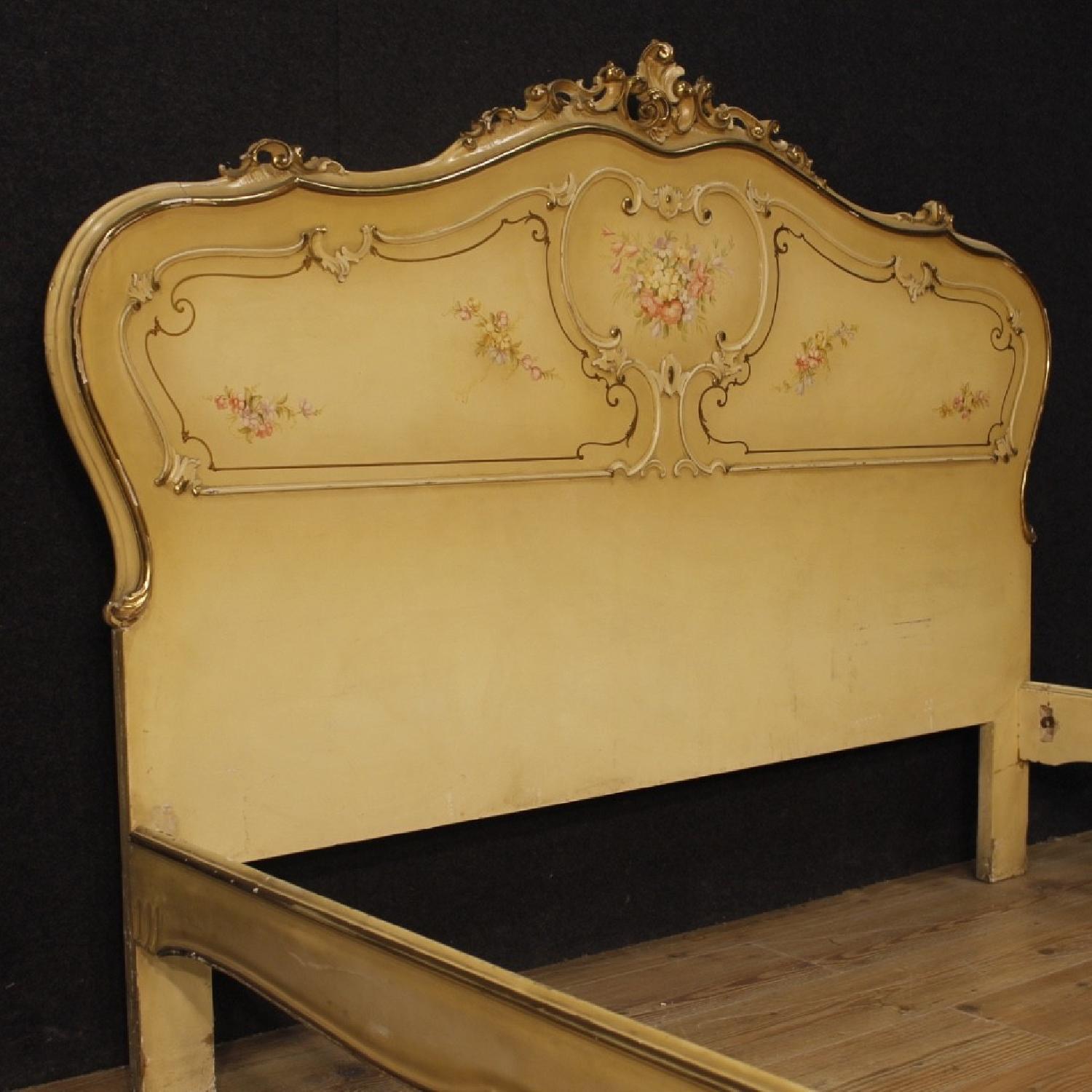 Venetian Double Bed in Lacquered & Painted Wood - image-4