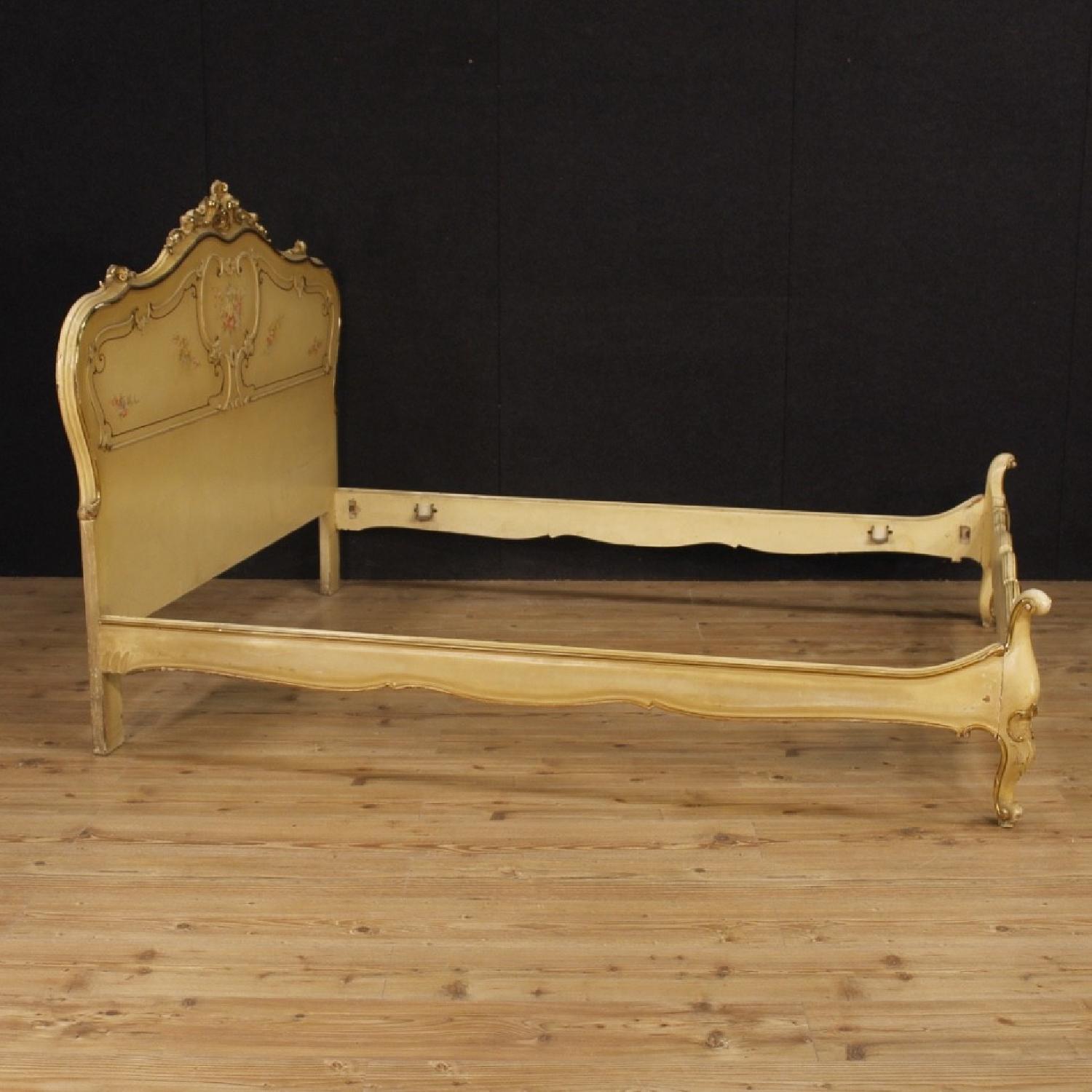 Venetian Double Bed in Lacquered & Painted Wood - image-9