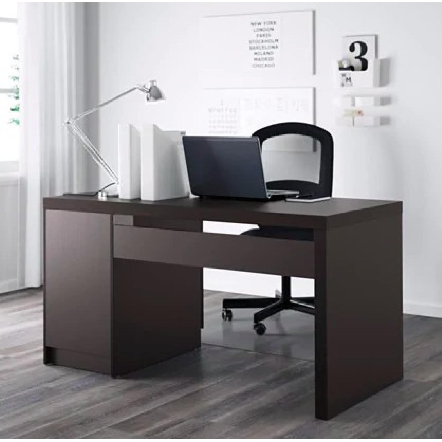IKEA　MALM　ブラック　パソコンデスク 2引き出し付き Ikea Malm Black Desk - AptDeco