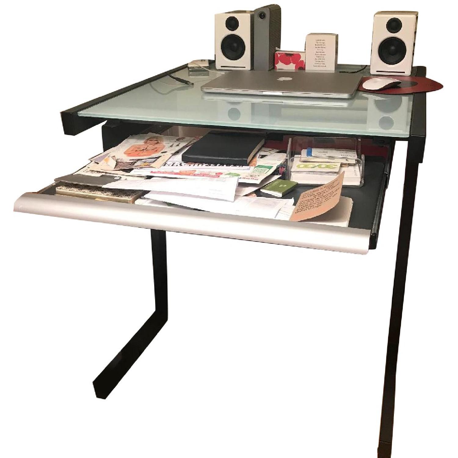 Crate & Barrel ガラス デスク Crate & Barrel Glass Desk - AptDeco