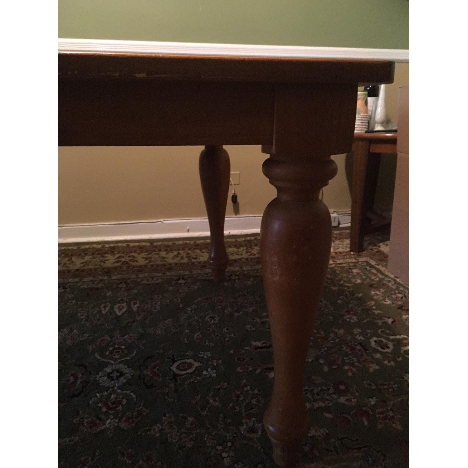 Broyhill Expandable Dining Table w/ 6 Chairs - image-10