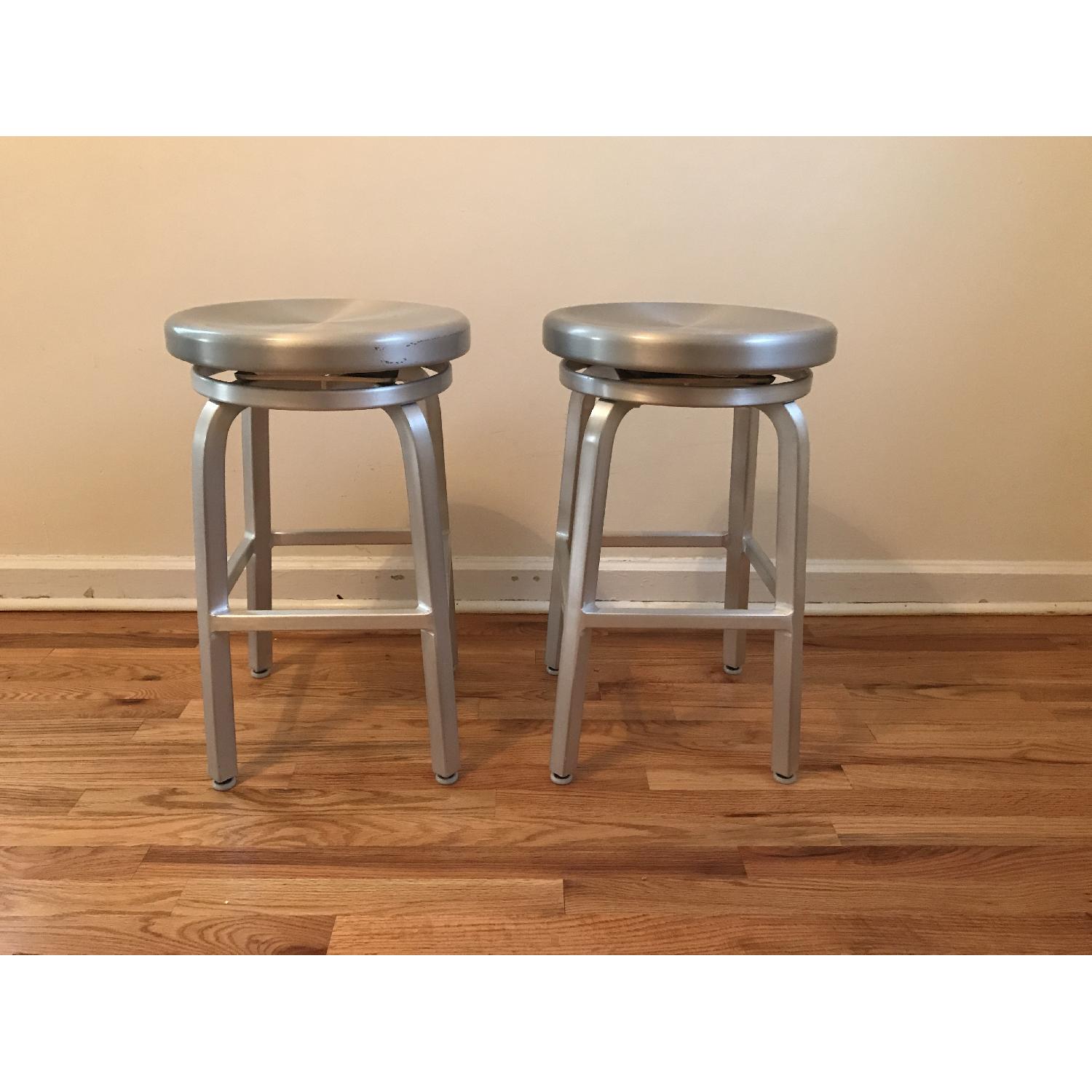 Cartel & Barrel Spin Swivel Backless Counter Stools AptDeco