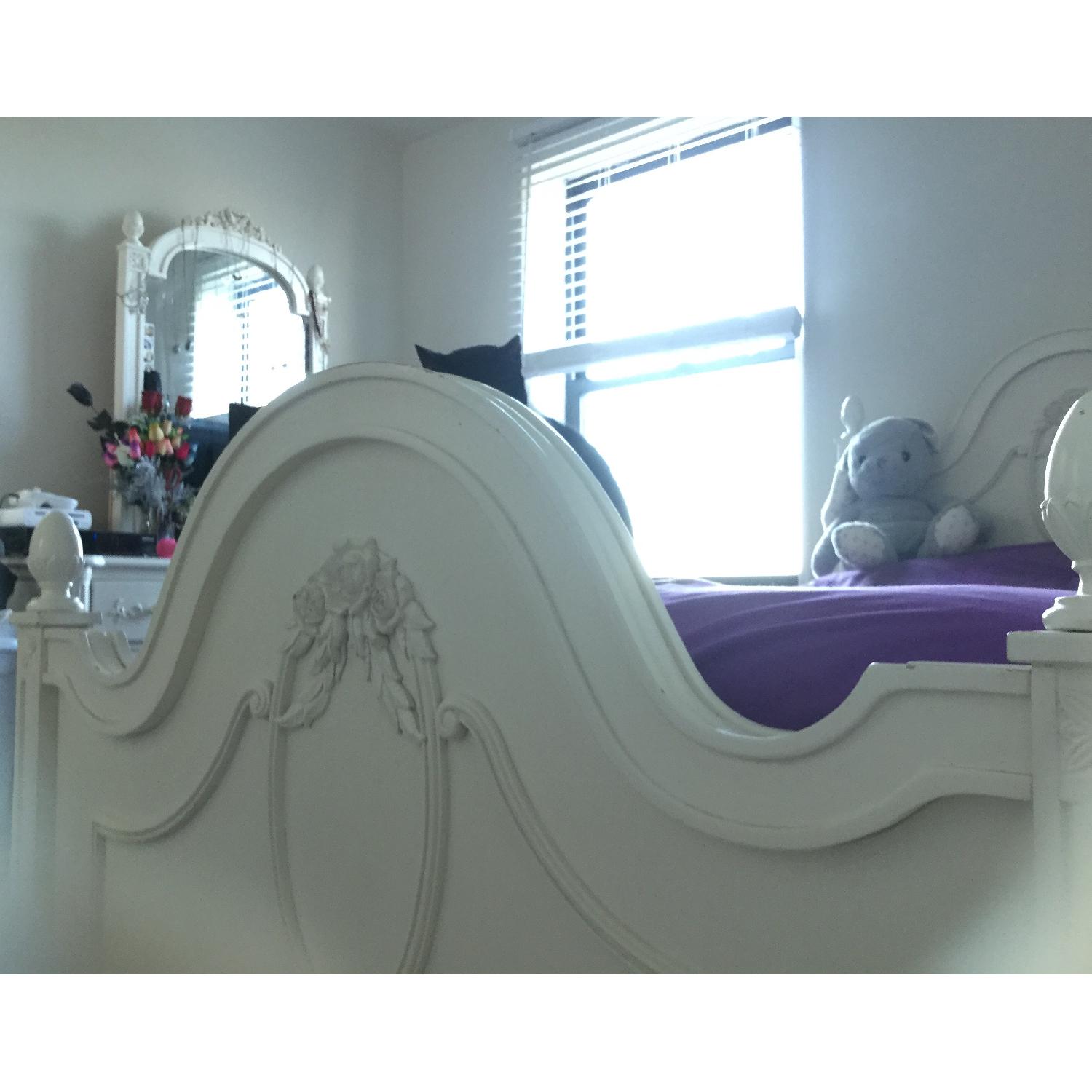 Stanley Furniture Isabella Cameo Twin Bed - image-1