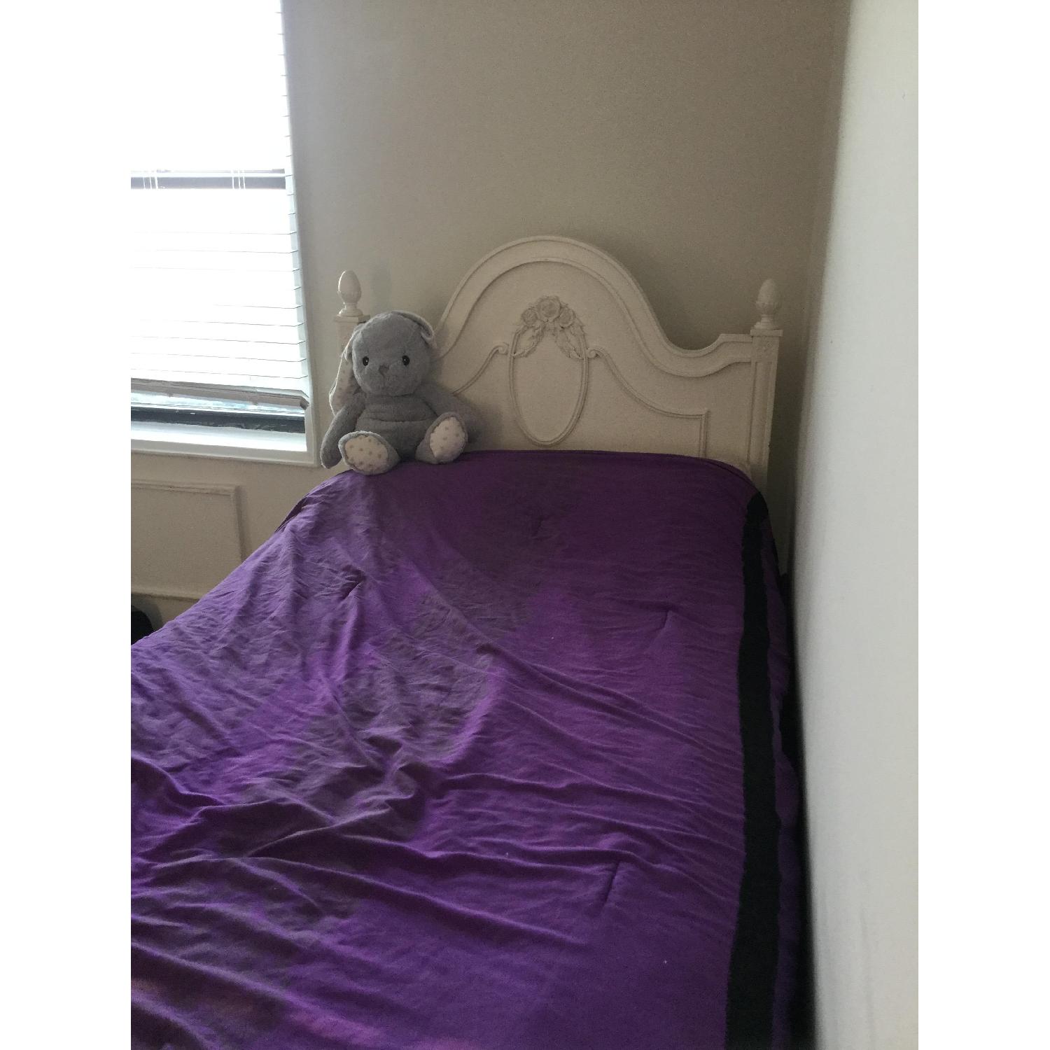 Stanley Furniture Isabella Cameo Twin Bed - image-3