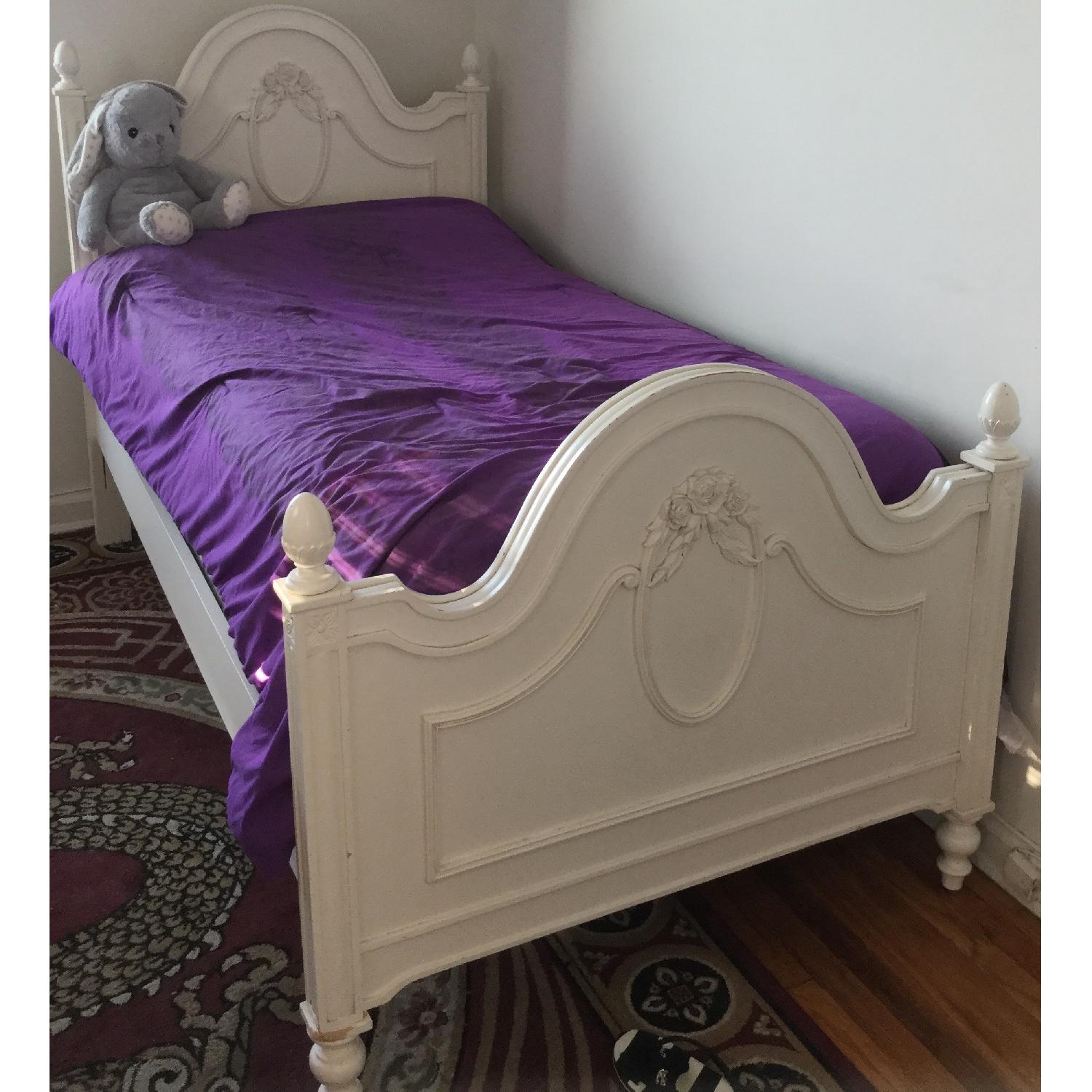 Stanley Furniture Isabella Cameo Twin Bed - image-5