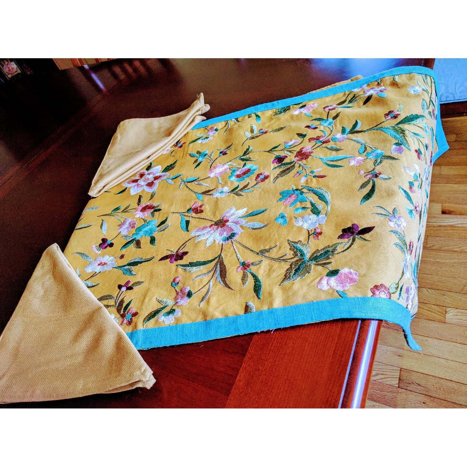 Fine Cotton Table Runners w/ Silk Embroidery AptDeco