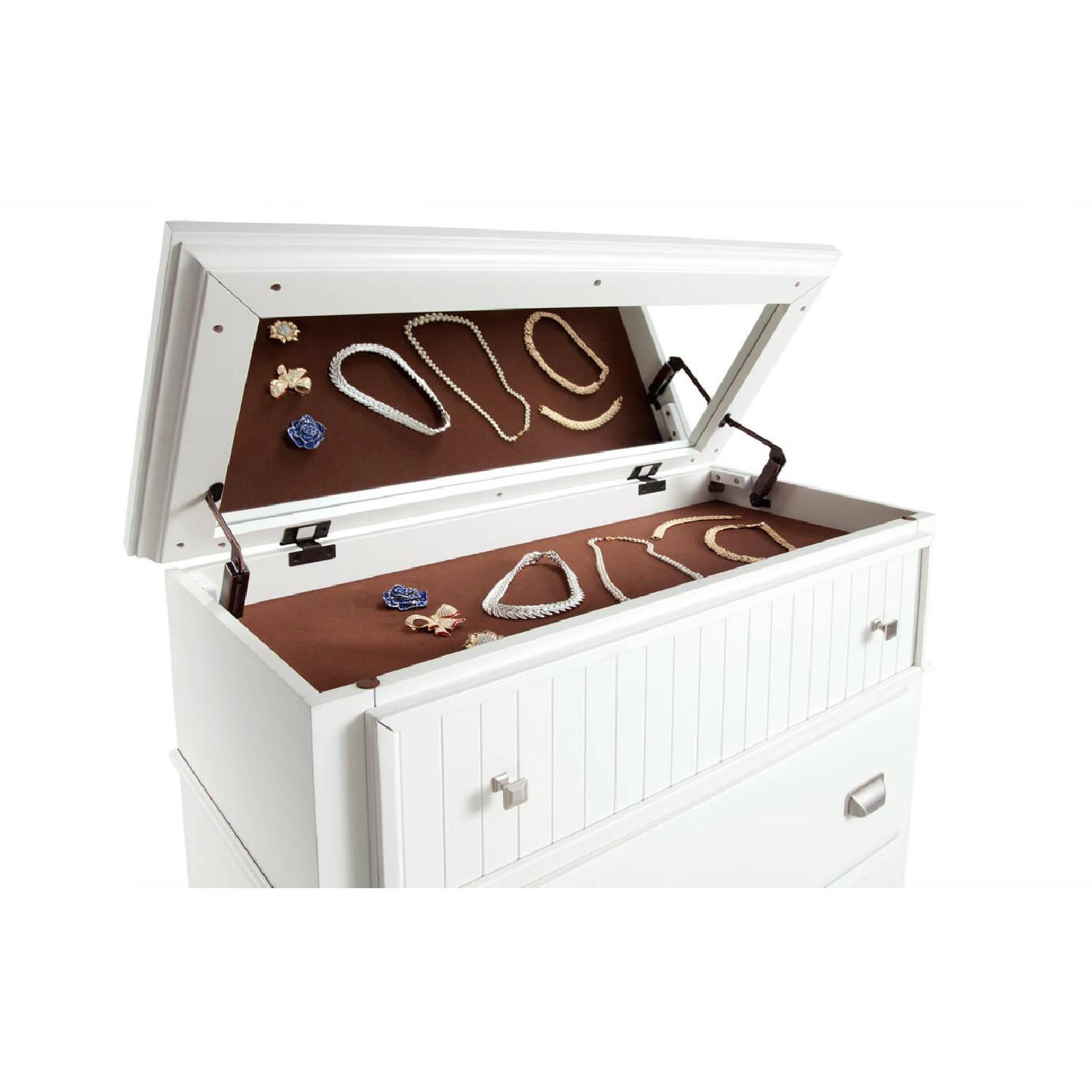 Bob's Spencer LiftTop Chest in White AptDeco