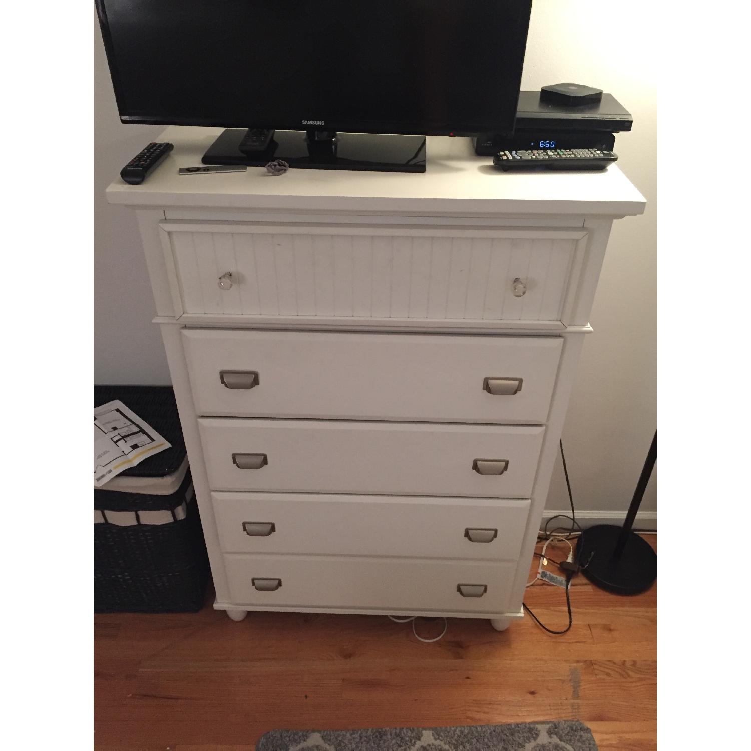 Bob's Spencer LiftTop Chest in White AptDeco