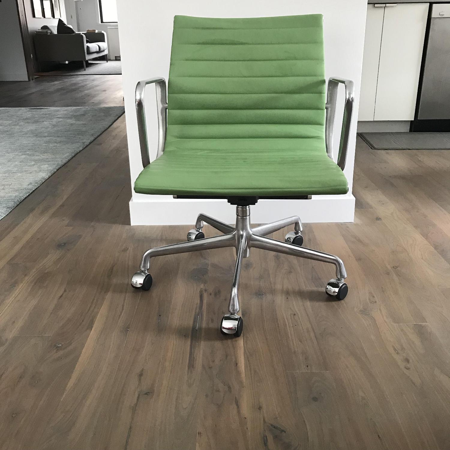 Herman Miller Eames Management Chair - image-1