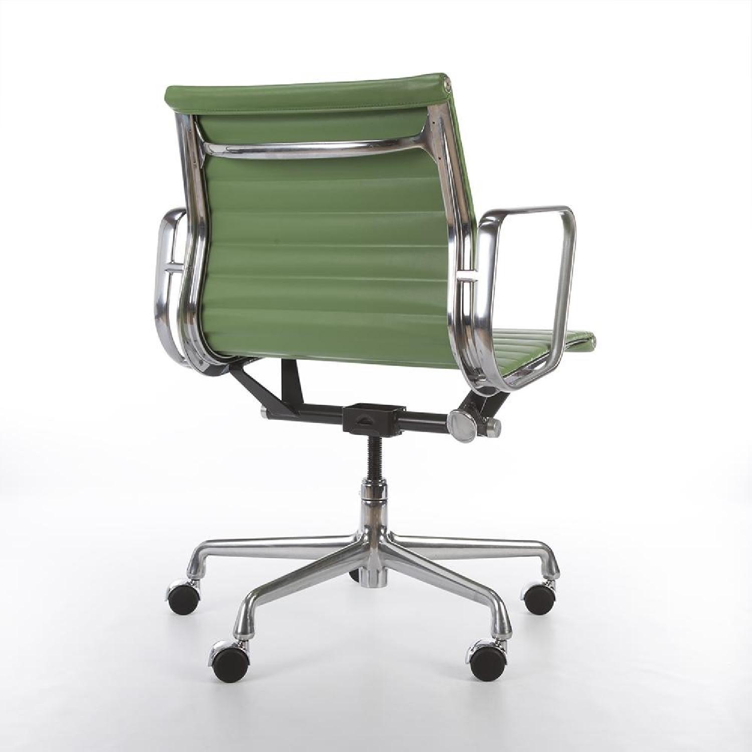 Herman Miller Eames Management Chair - image-6
