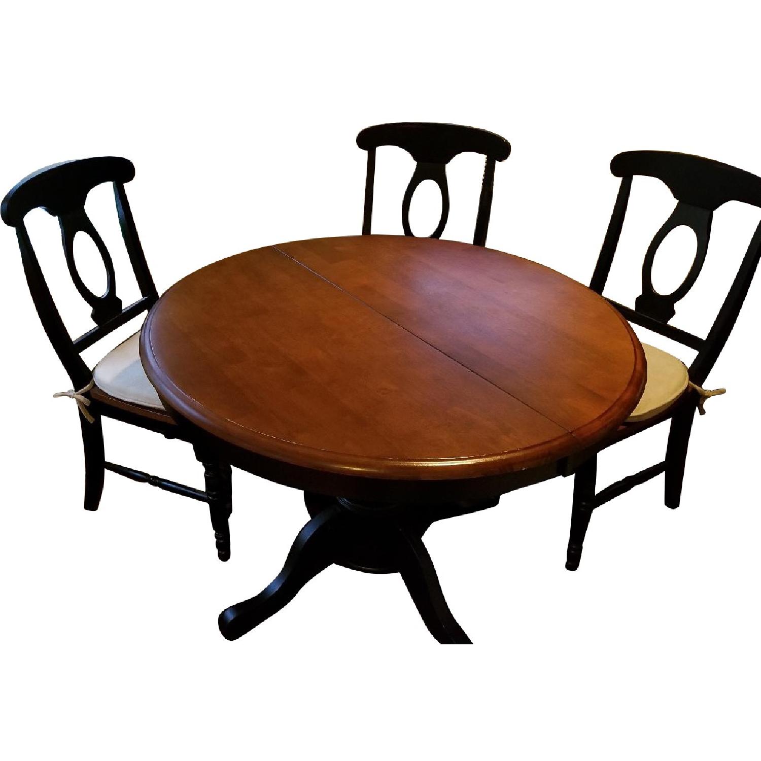 Raymour & Flanigan Circular Wood Dining Table w/ 4 Chairs AptDeco