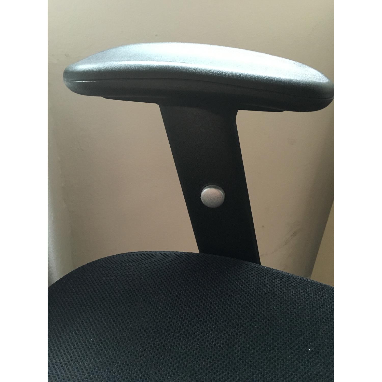 Ergonomic Desk Chair - image-1