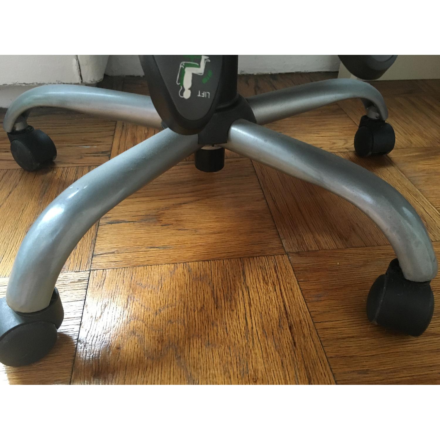 Ergonomic Desk Chair - image-2