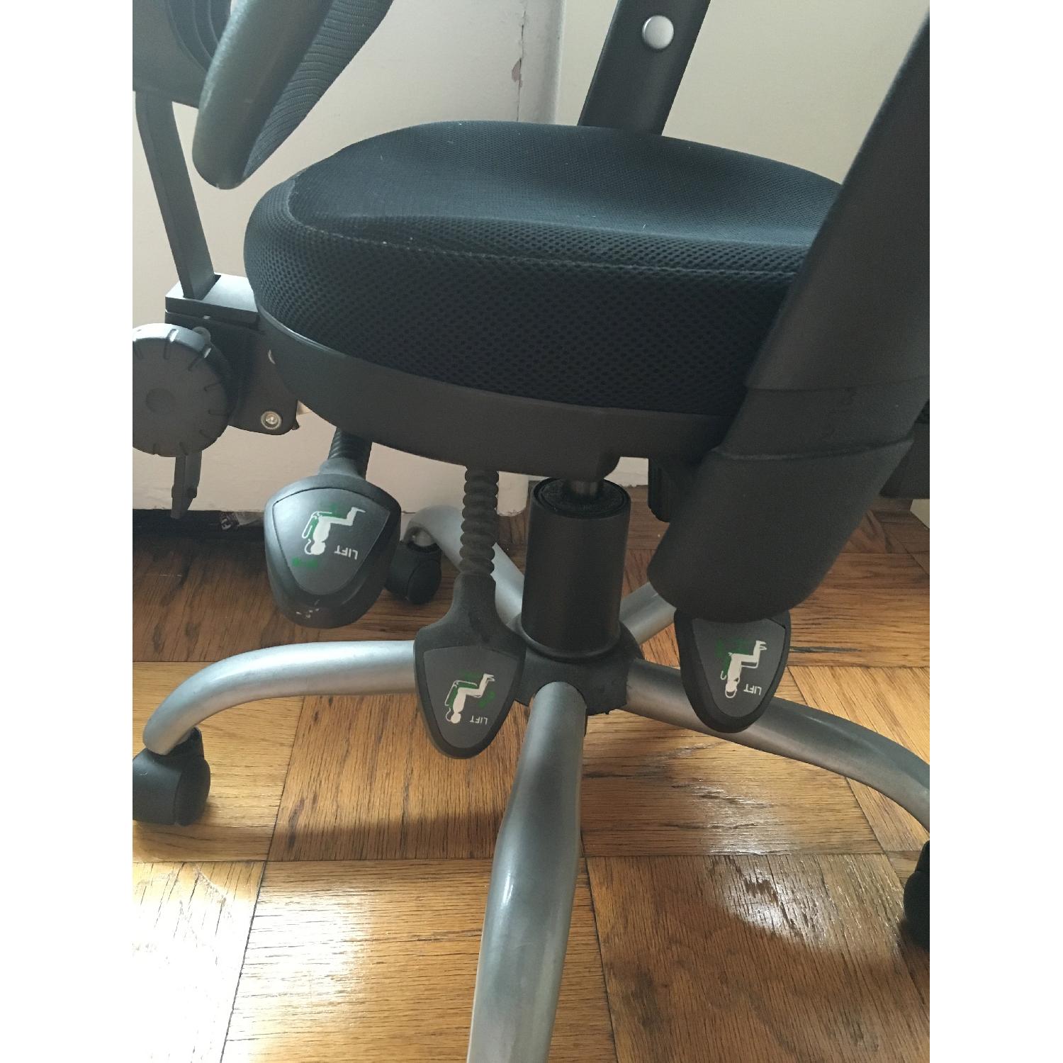 Ergonomic Desk Chair - image-3