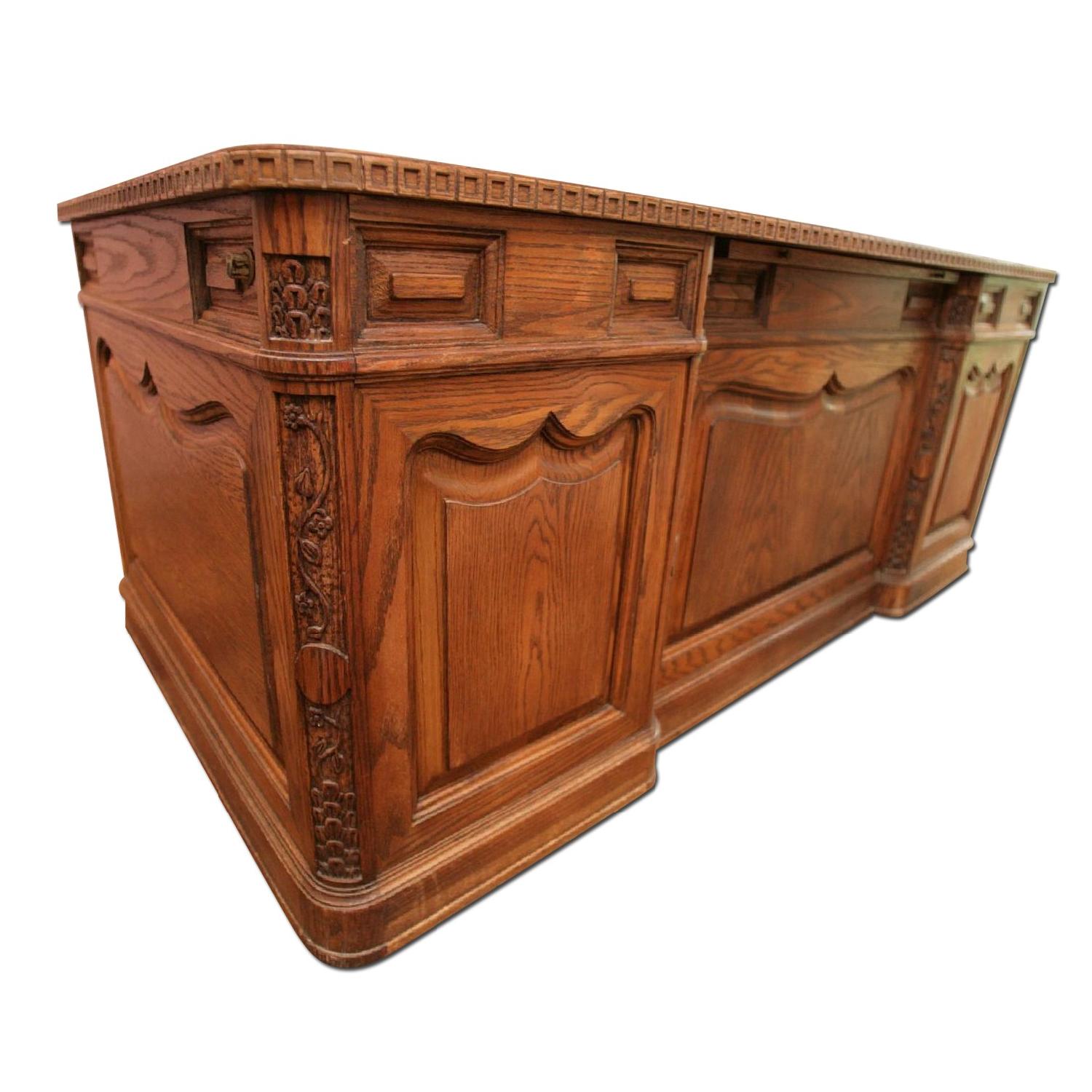 Romweber Viking Oak Traditional Executive Desk - image-6