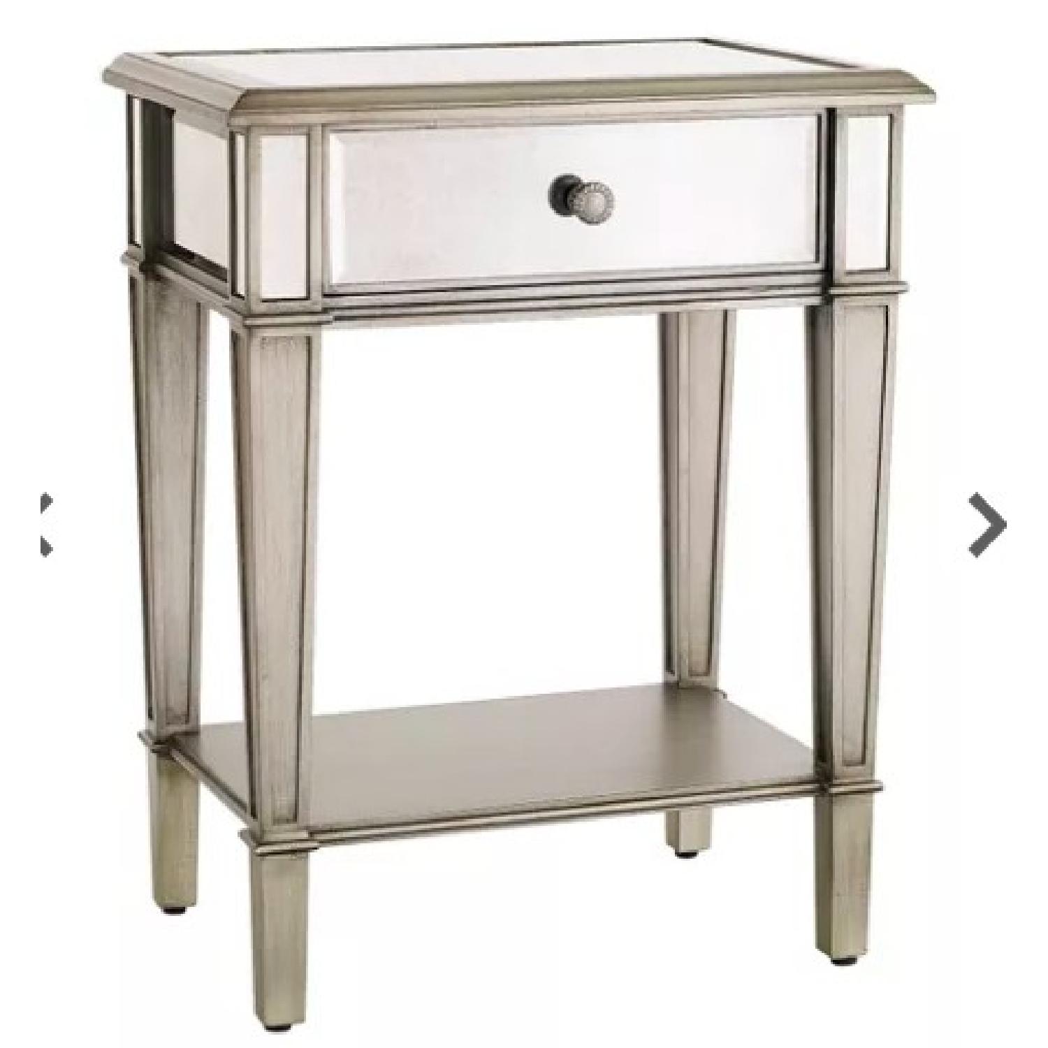 値下【廃盤】ONE NIGHT STANDS　５枚セット Pier 1 Hayworth Silver Glass Nightstands - AptDeco
