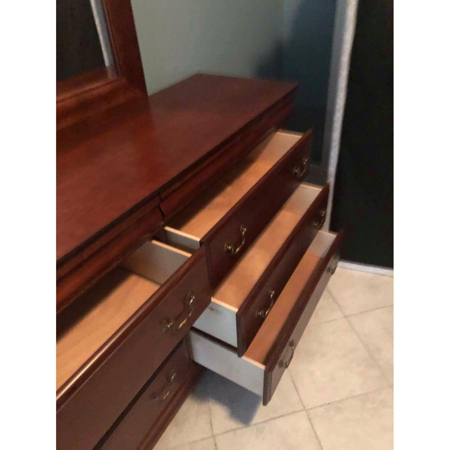 Vaughan Bassett Dresser w/ Mirror - image-7