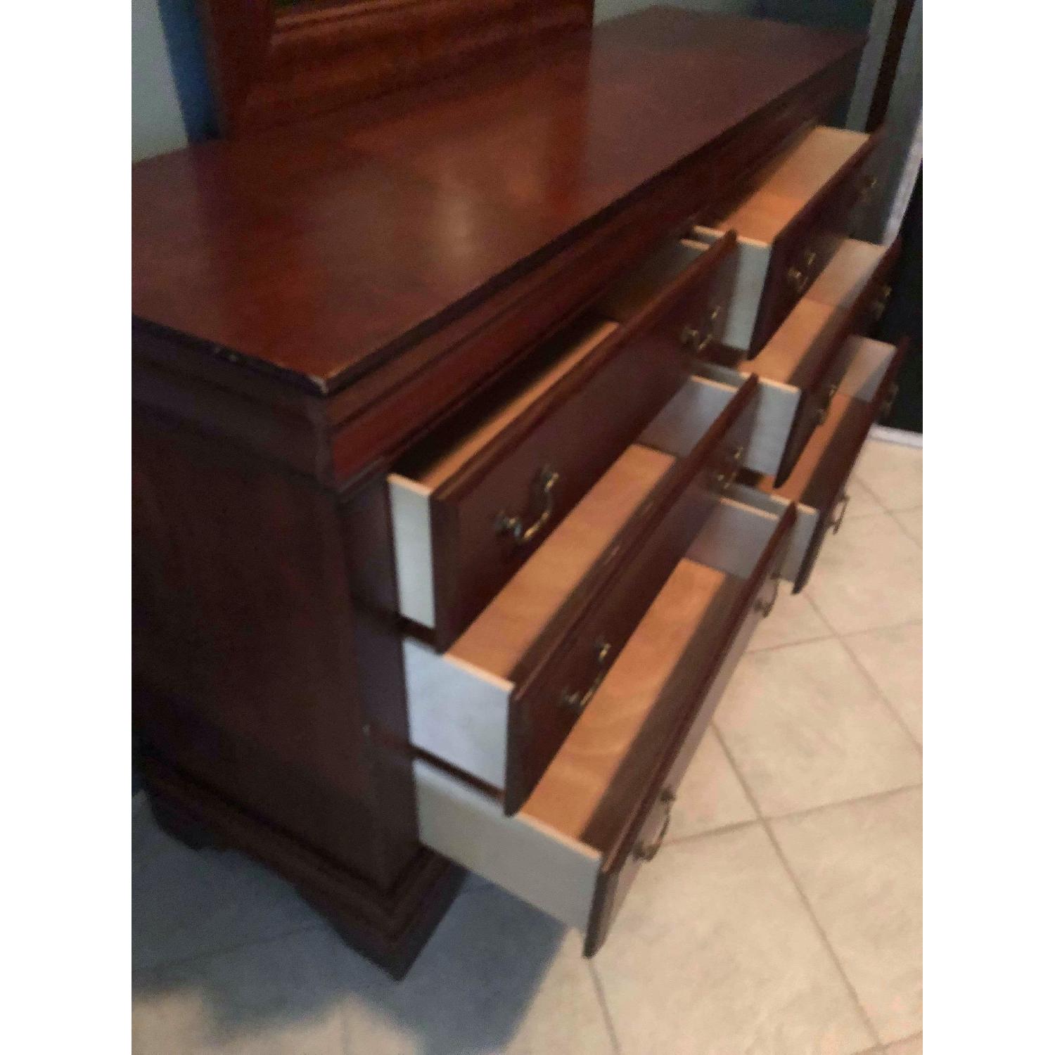 Vaughan Bassett Dresser w/ Mirror - image-8