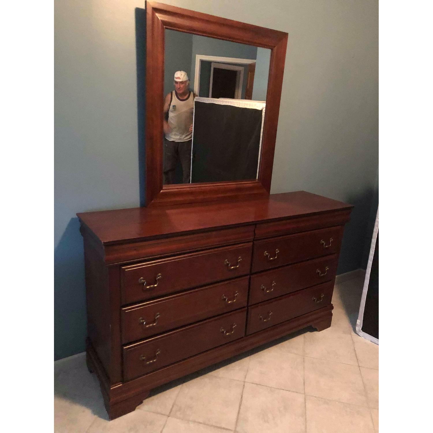 Vaughan Bassett Dresser w/ Mirror - image-9