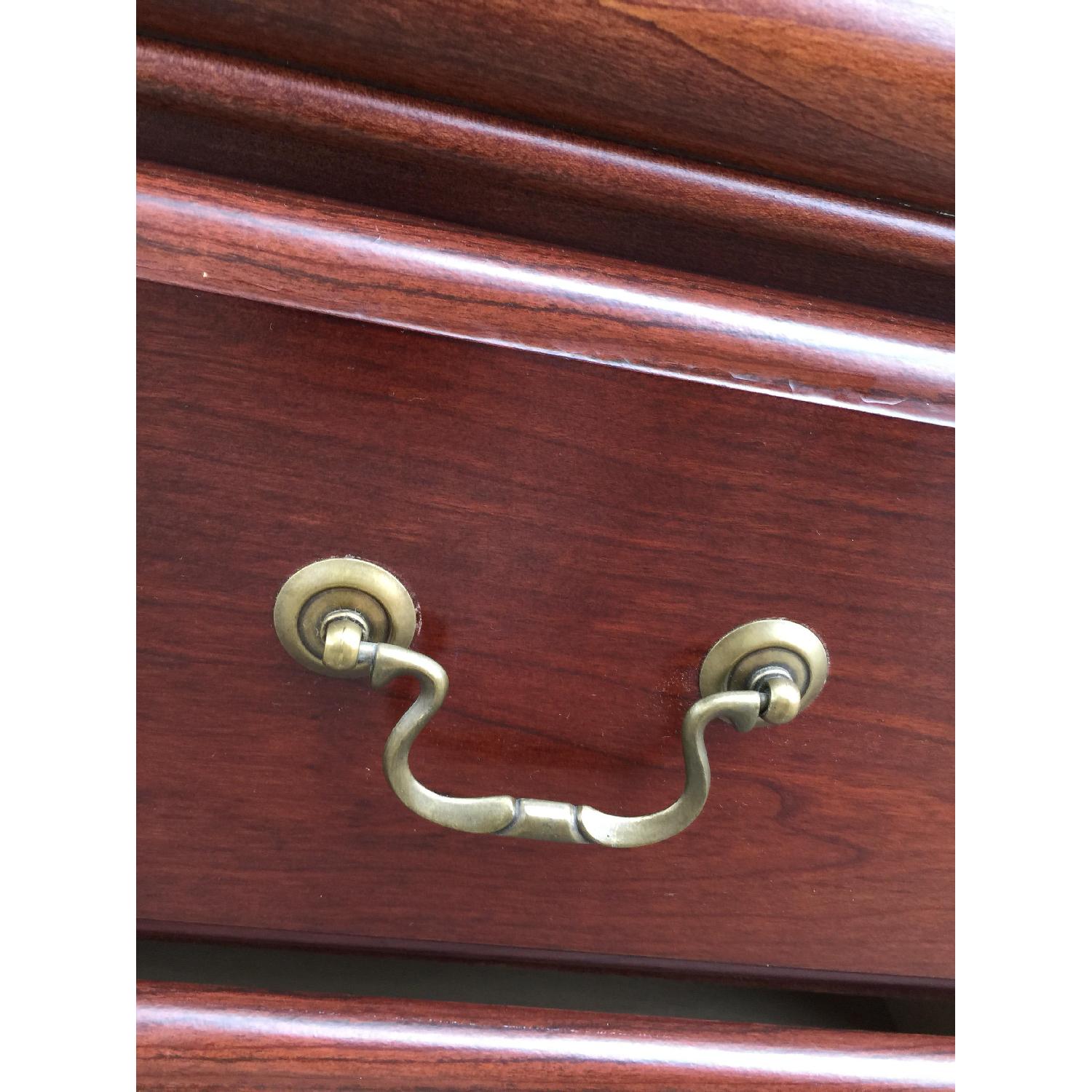 Vaughan Bassett Dresser w/ Mirror - image-10