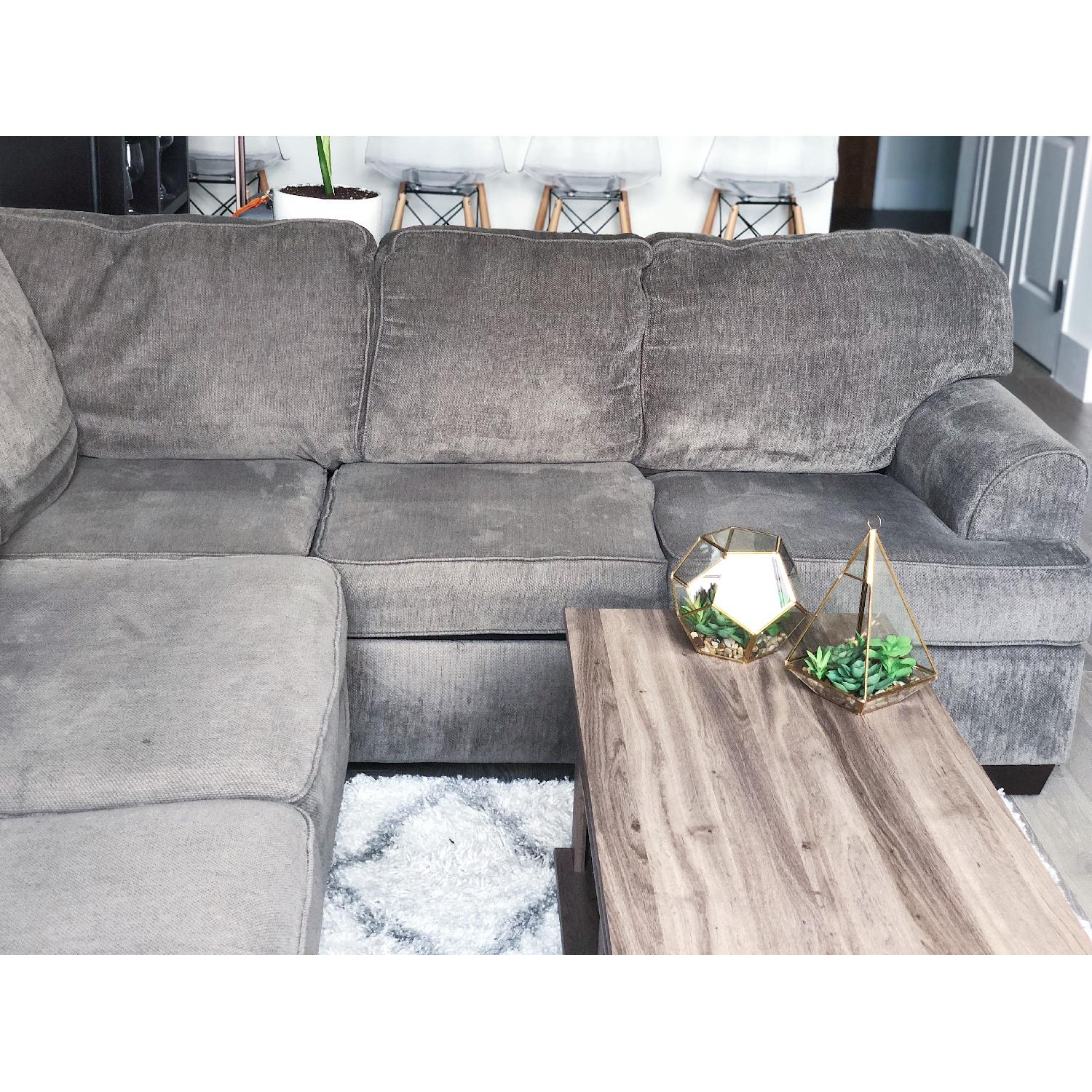 Ashley Furniture Loric 3 Piece Sectional Sofa - image-7