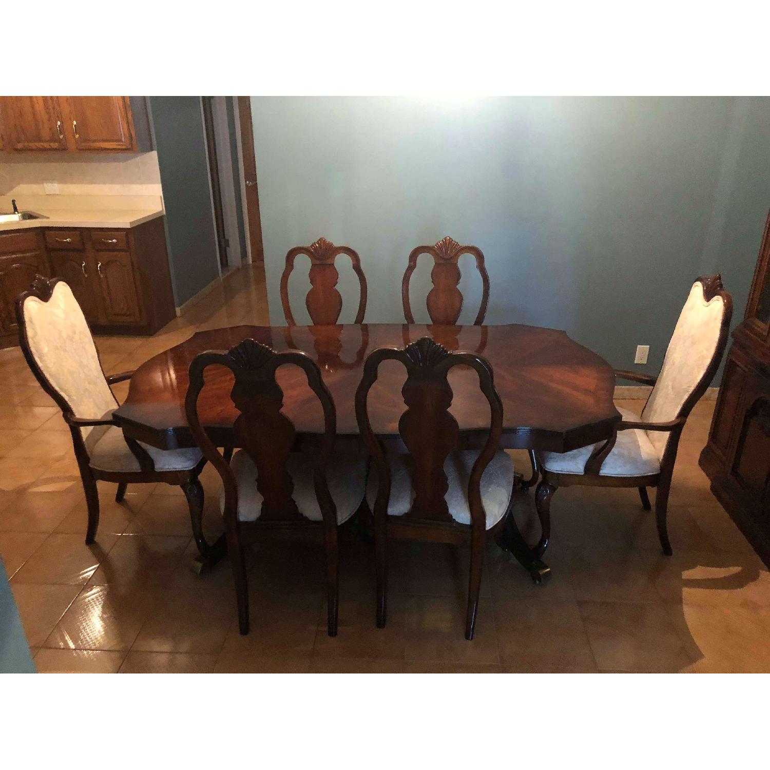 Vintage Extendable Dining Table w/ 6 Chairs - AptDeco