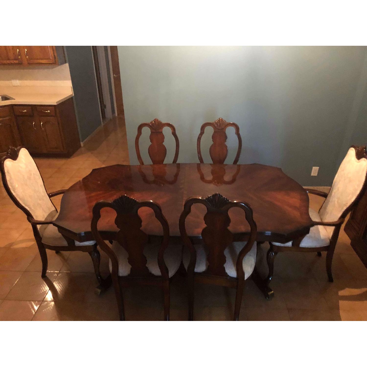 Vintage Extendable Dining Table w/ 6 Chairs - AptDeco