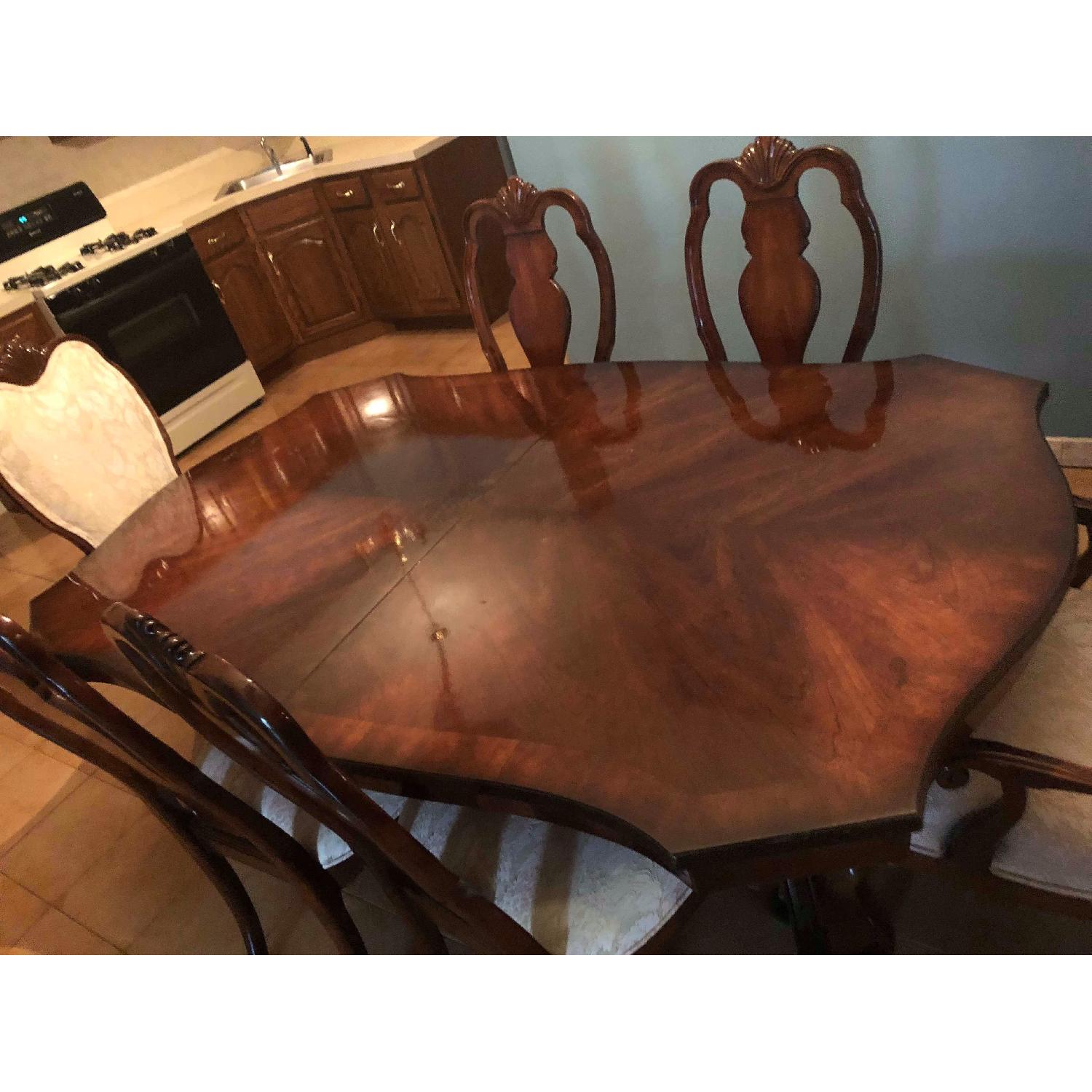 Vintage Extendable Dining Table w/ 6 Chairs - AptDeco