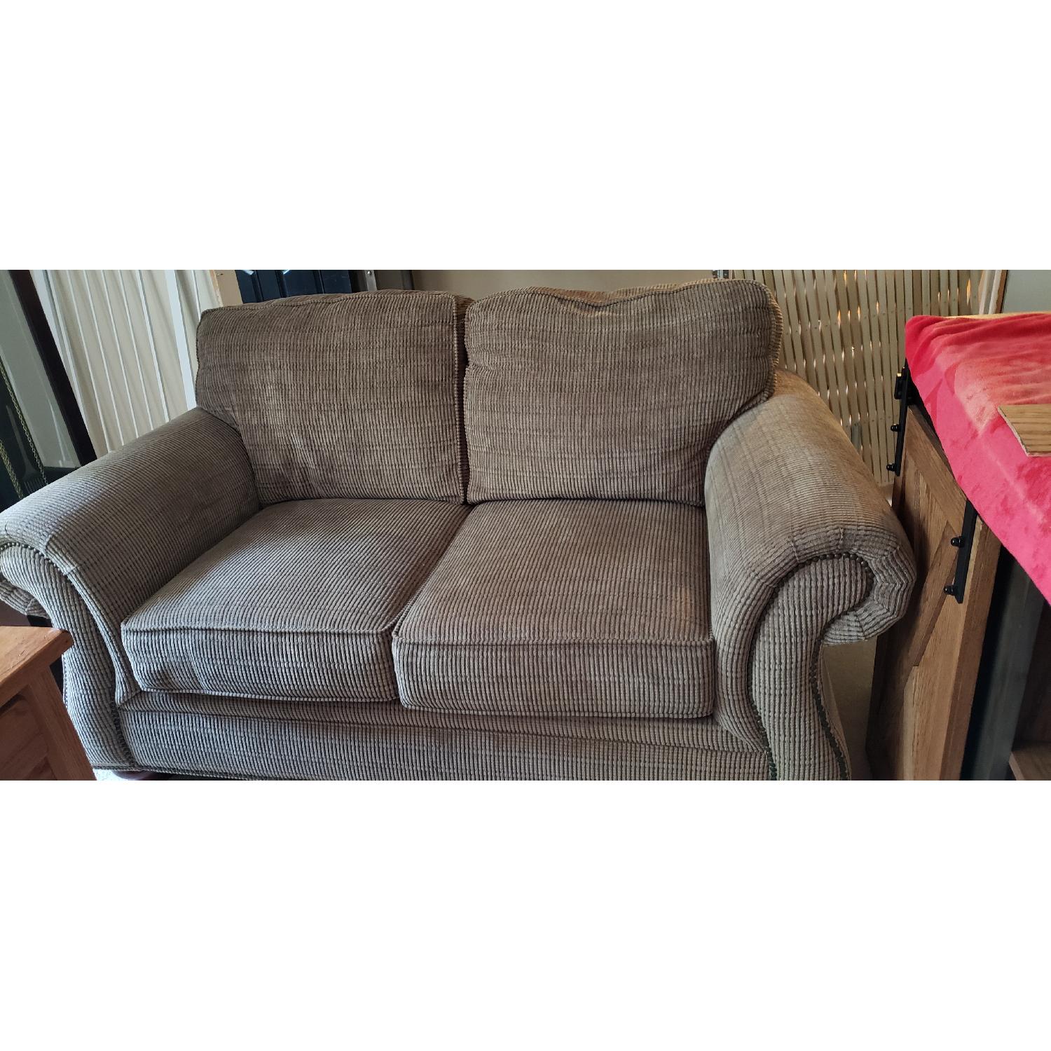 Broyhill Furniture Larissa Loveseat - image-2