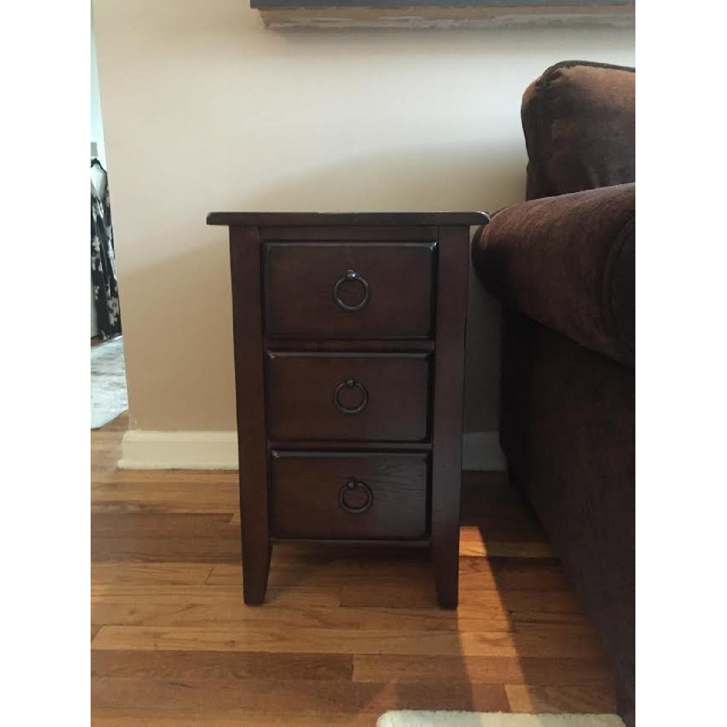 Bob's Wellfleet Coffee Table + 1 End Table AptDeco