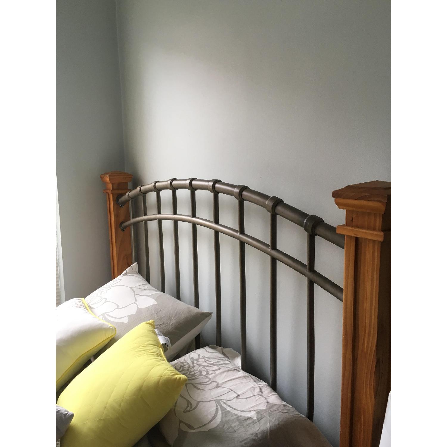 Rooms To Go Queen Size Bedroom Set AptDeco